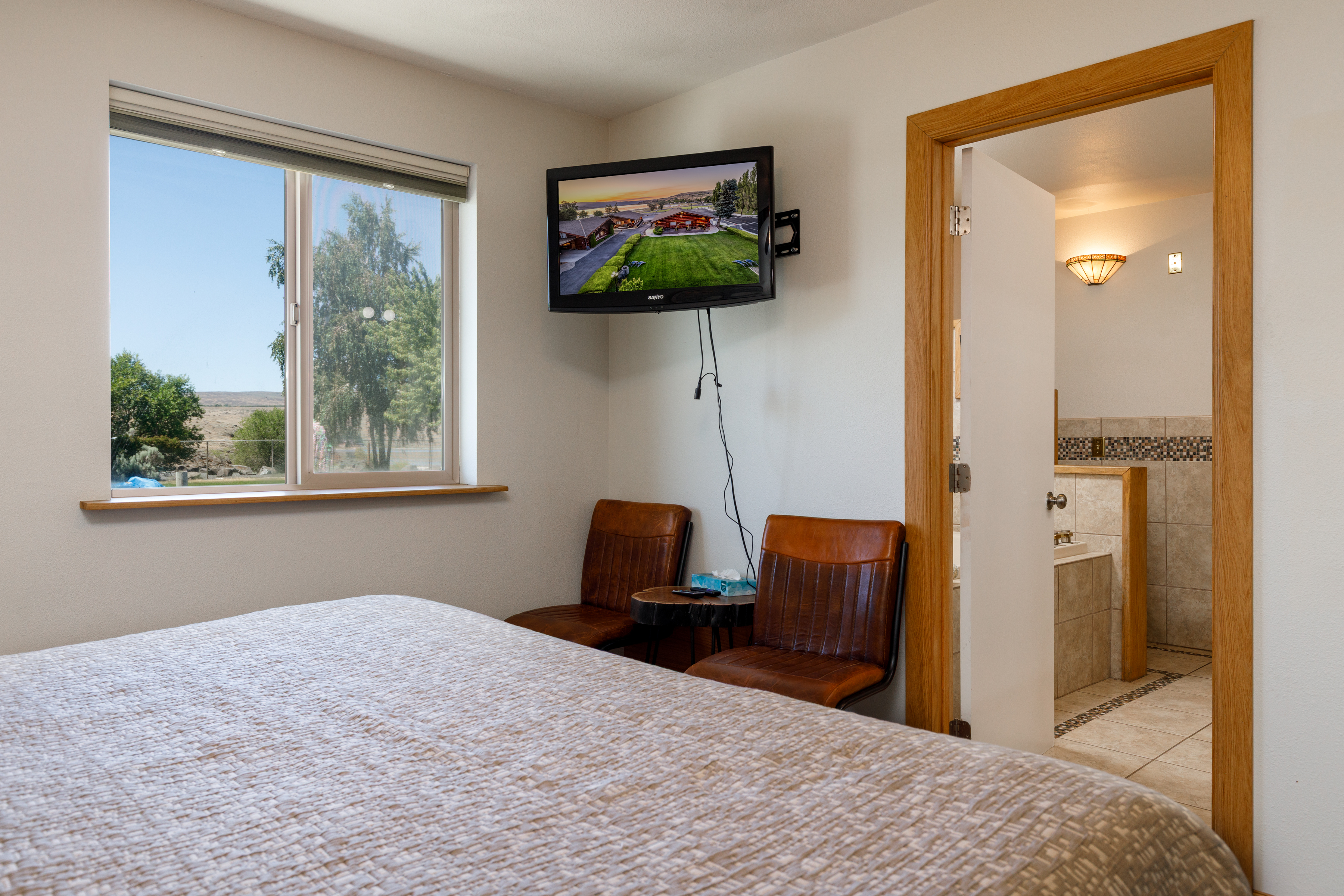 Guest room at the Soap Lake Resort, a Dazzler Select by Wyndham in Soap Lake, Washington