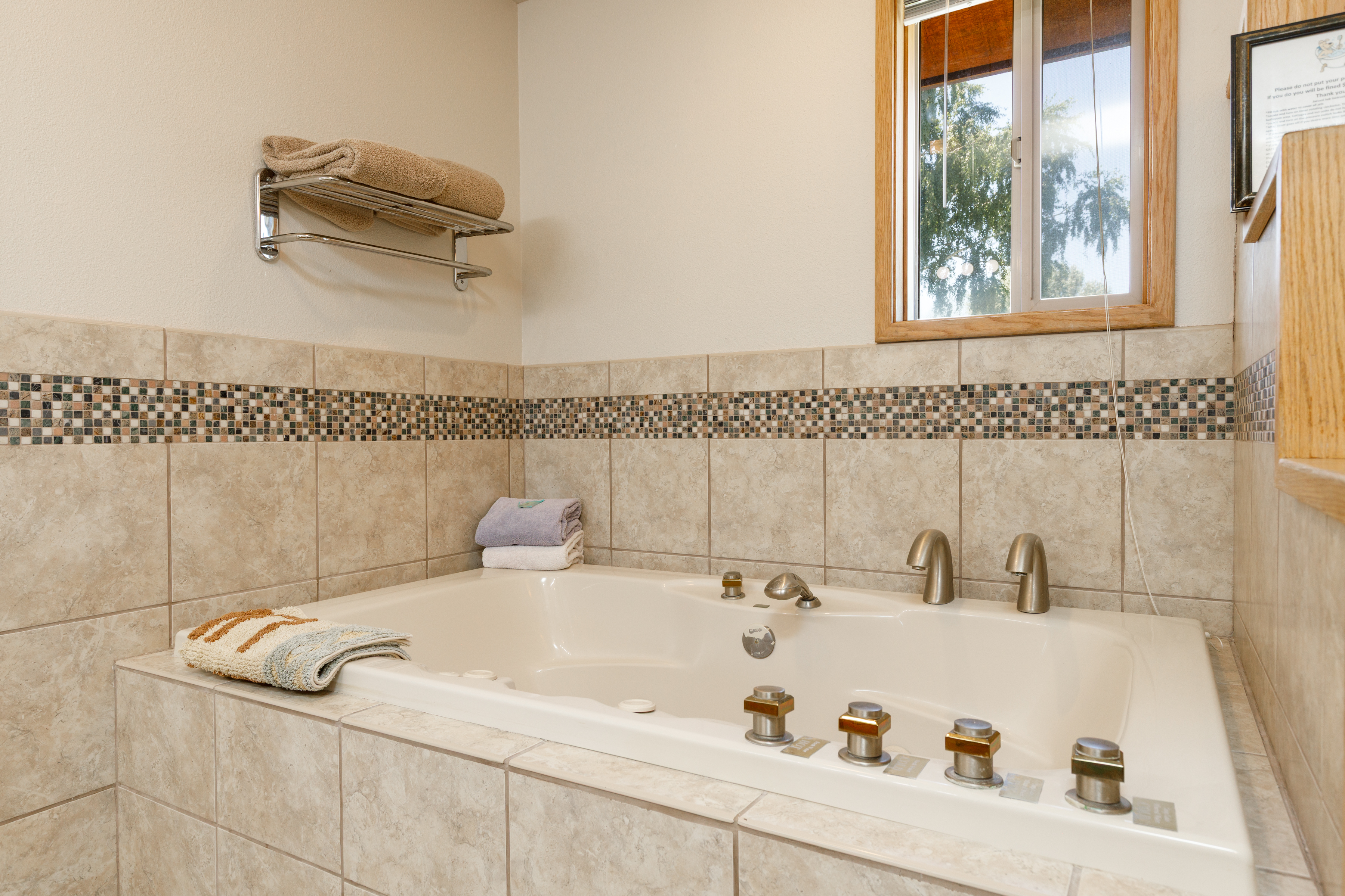 Guest room bath at the Soap Lake Resort, a Dazzler Select by Wyndham in Soap Lake, Washington