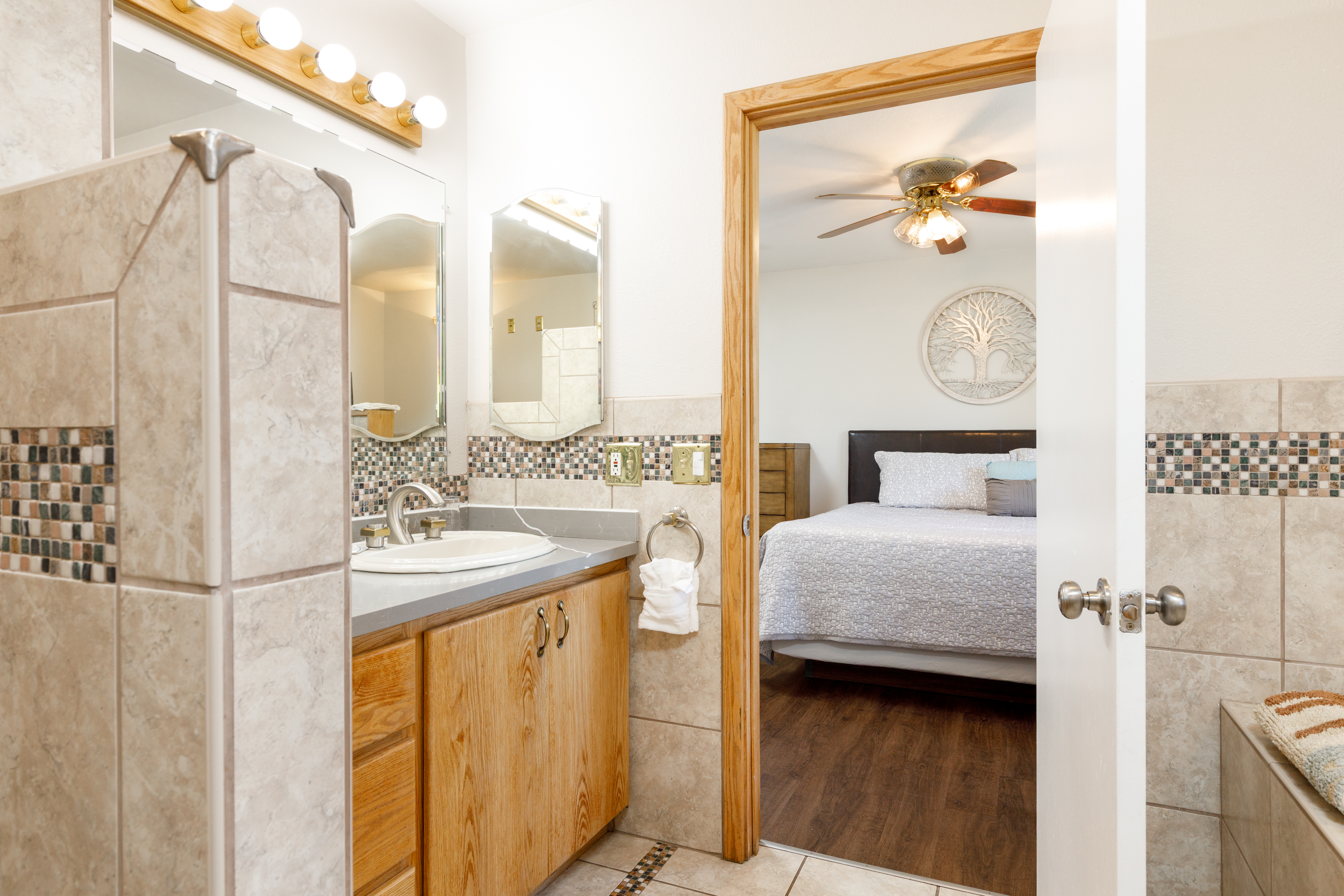 Guest room at the Soap Lake Resort, a Dazzler Select by Wyndham in Soap Lake, Washington