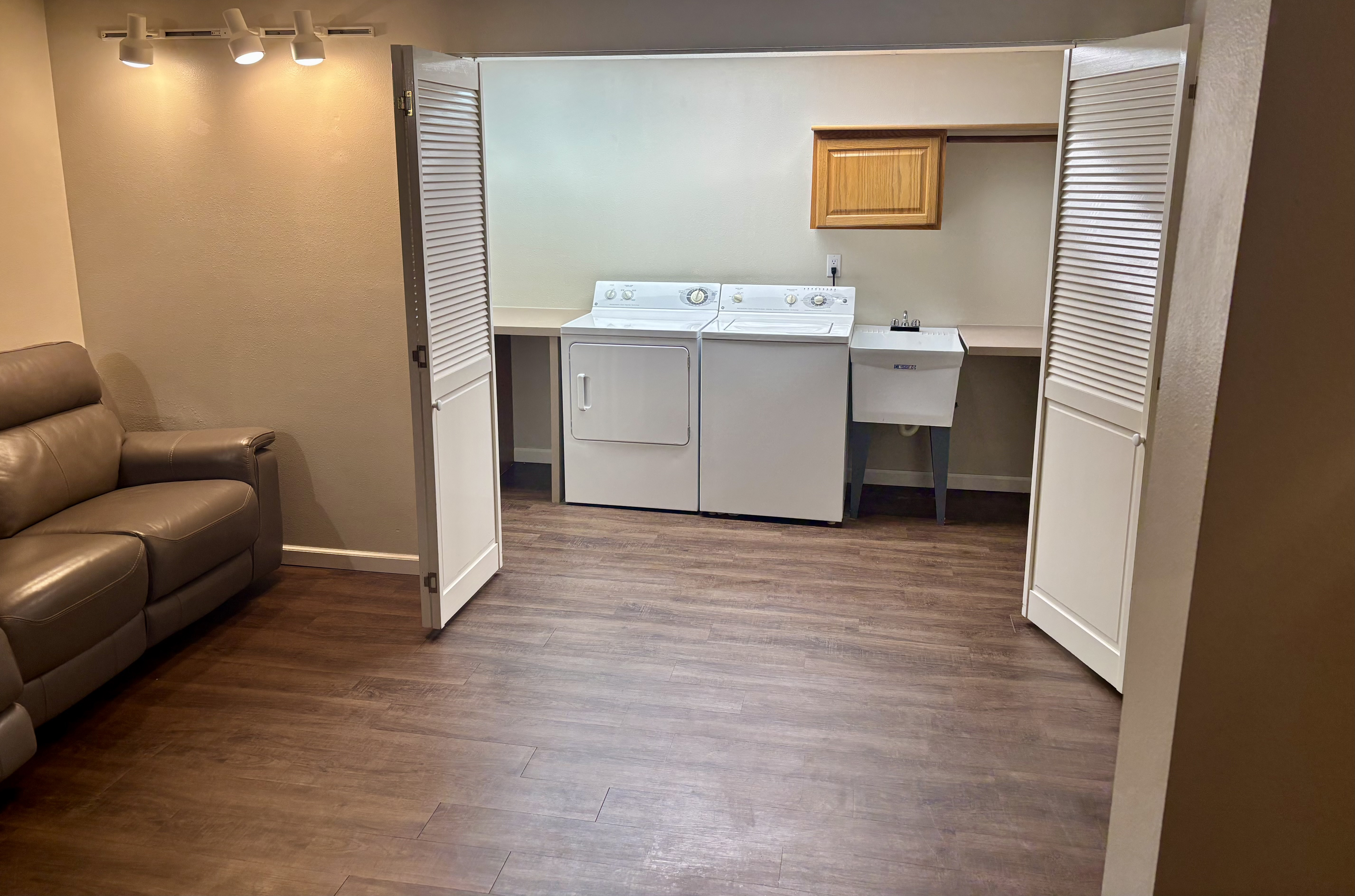 Guest room at the Soap Lake Resort, a Dazzler Select by Wyndham in Soap Lake, Washington