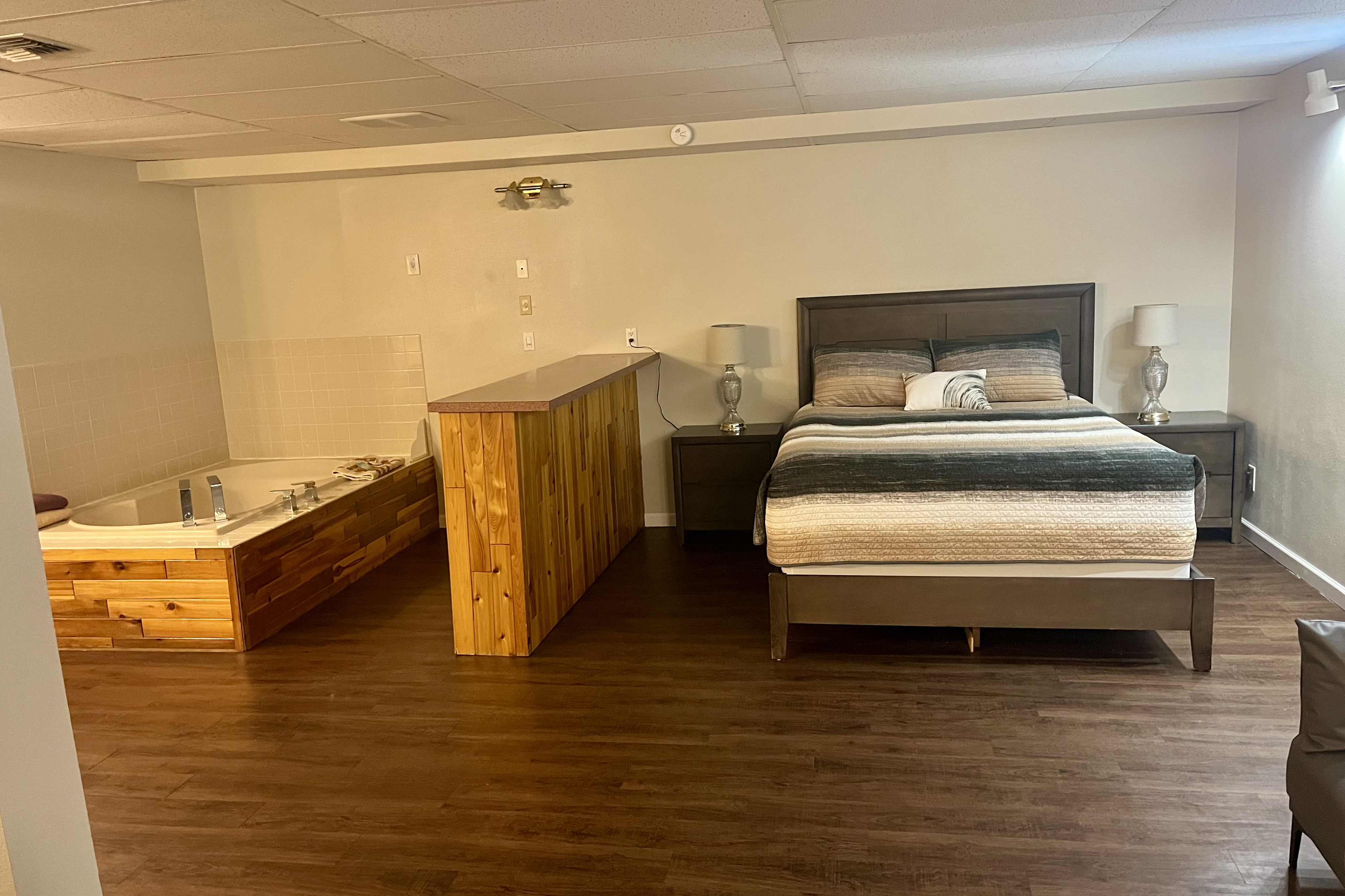 Guest room at the Soap Lake Resort, a Dazzler Select by Wyndham in Soap Lake, Washington