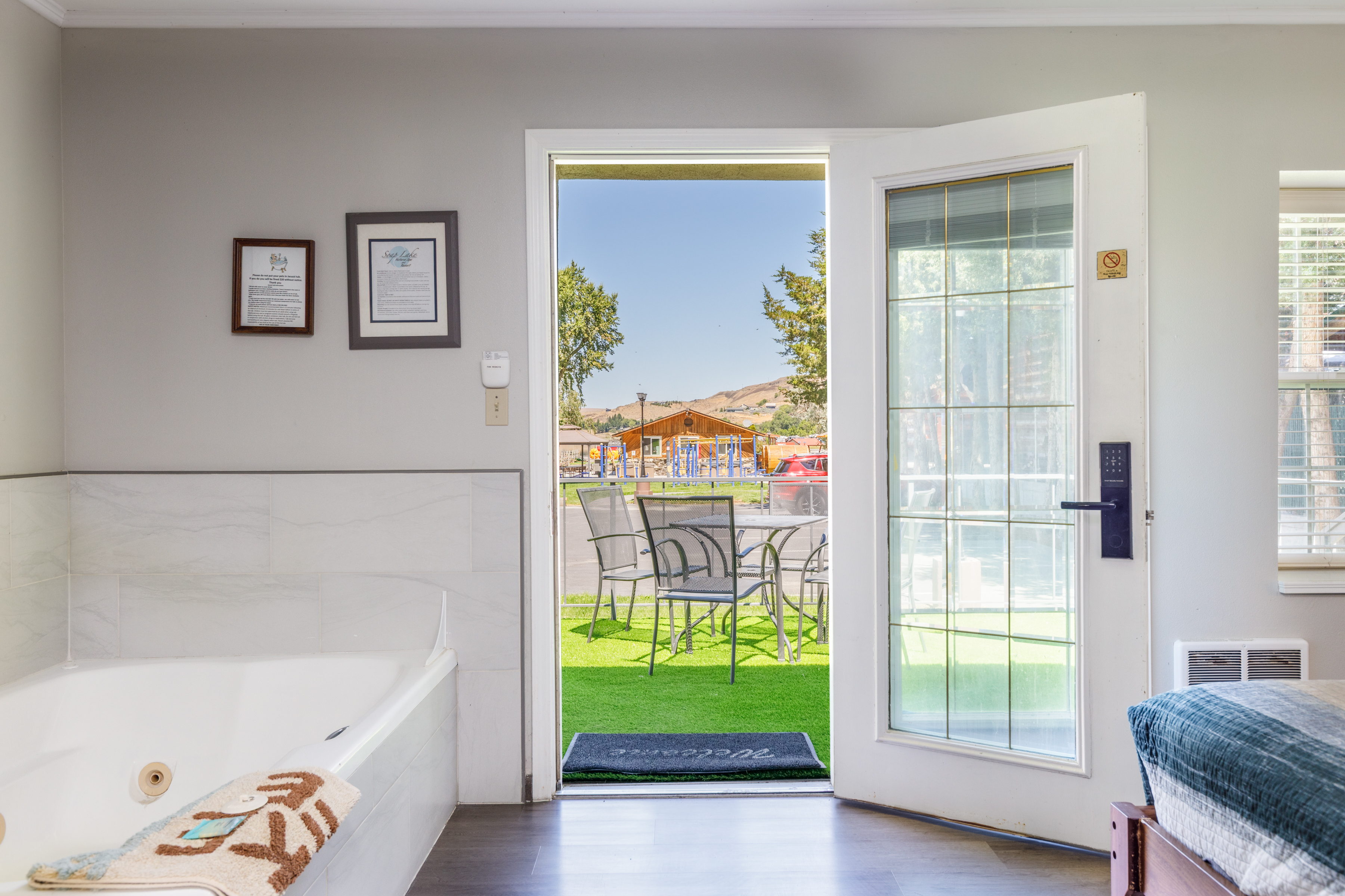 Guest room at the Soap Lake Resort, a Dazzler Select by Wyndham in Soap Lake, Washington