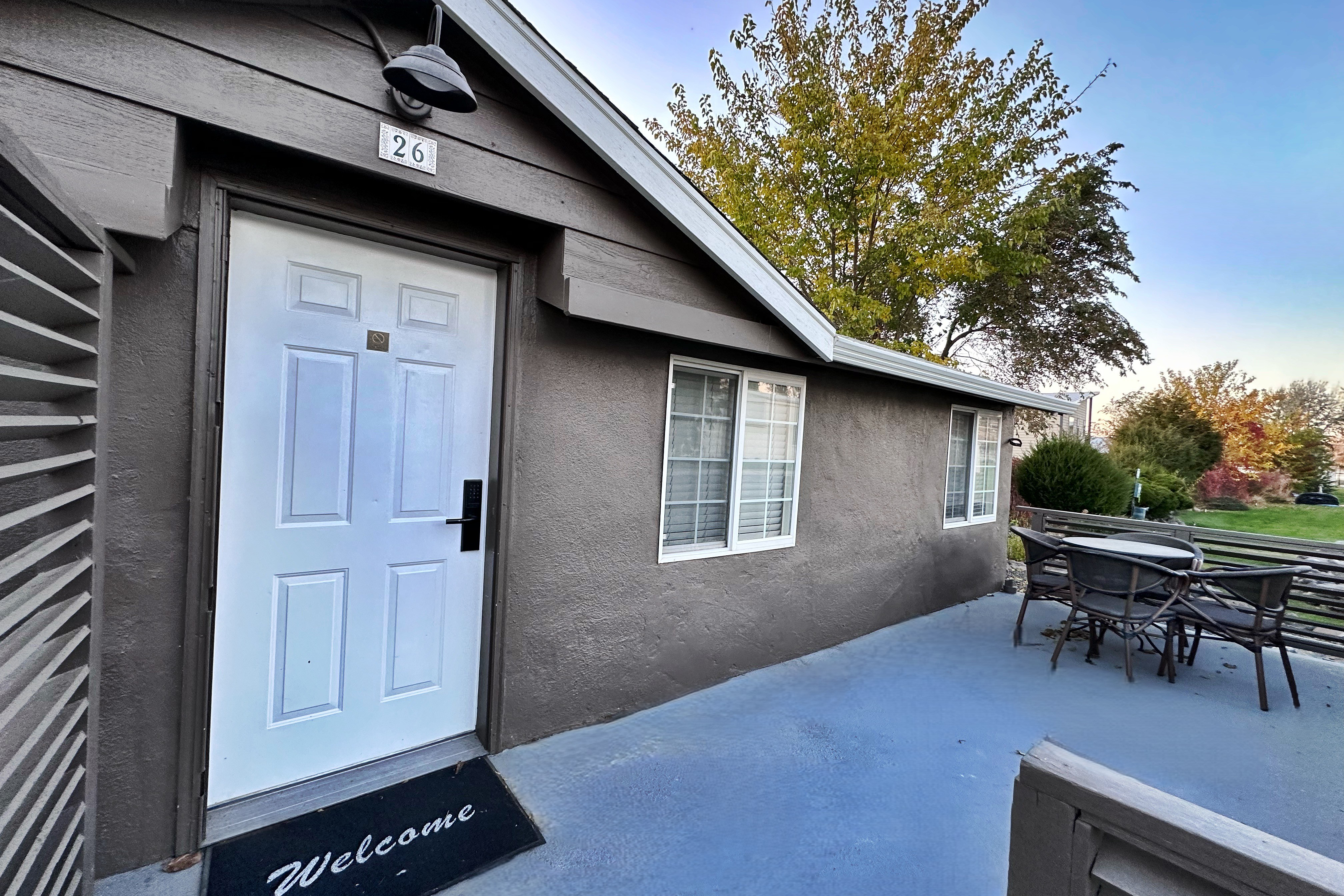 Guest room at the Soap Lake Resort, a Dazzler Select by Wyndham in Soap Lake, Washington