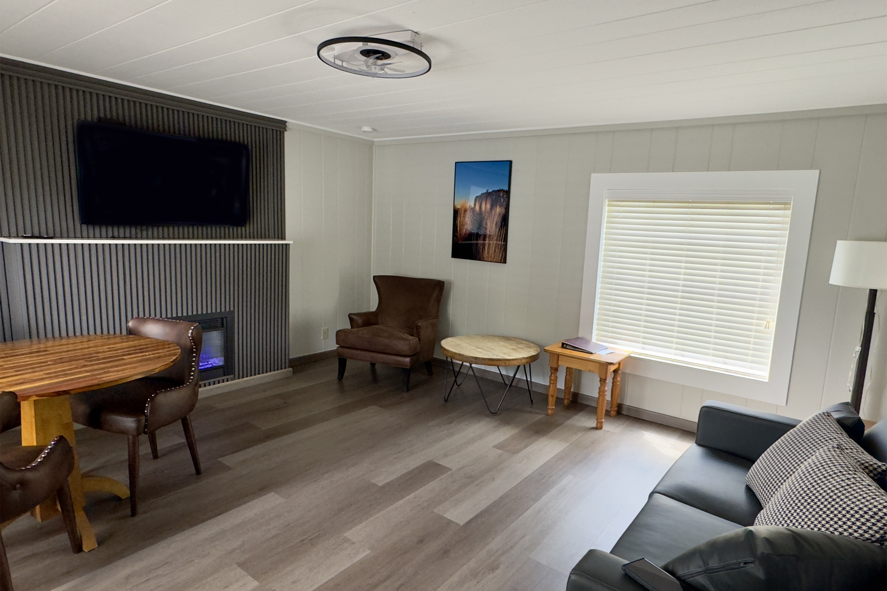 Guest room at the Soap Lake Resort, a Dazzler Select by Wyndham in Soap Lake, Washington