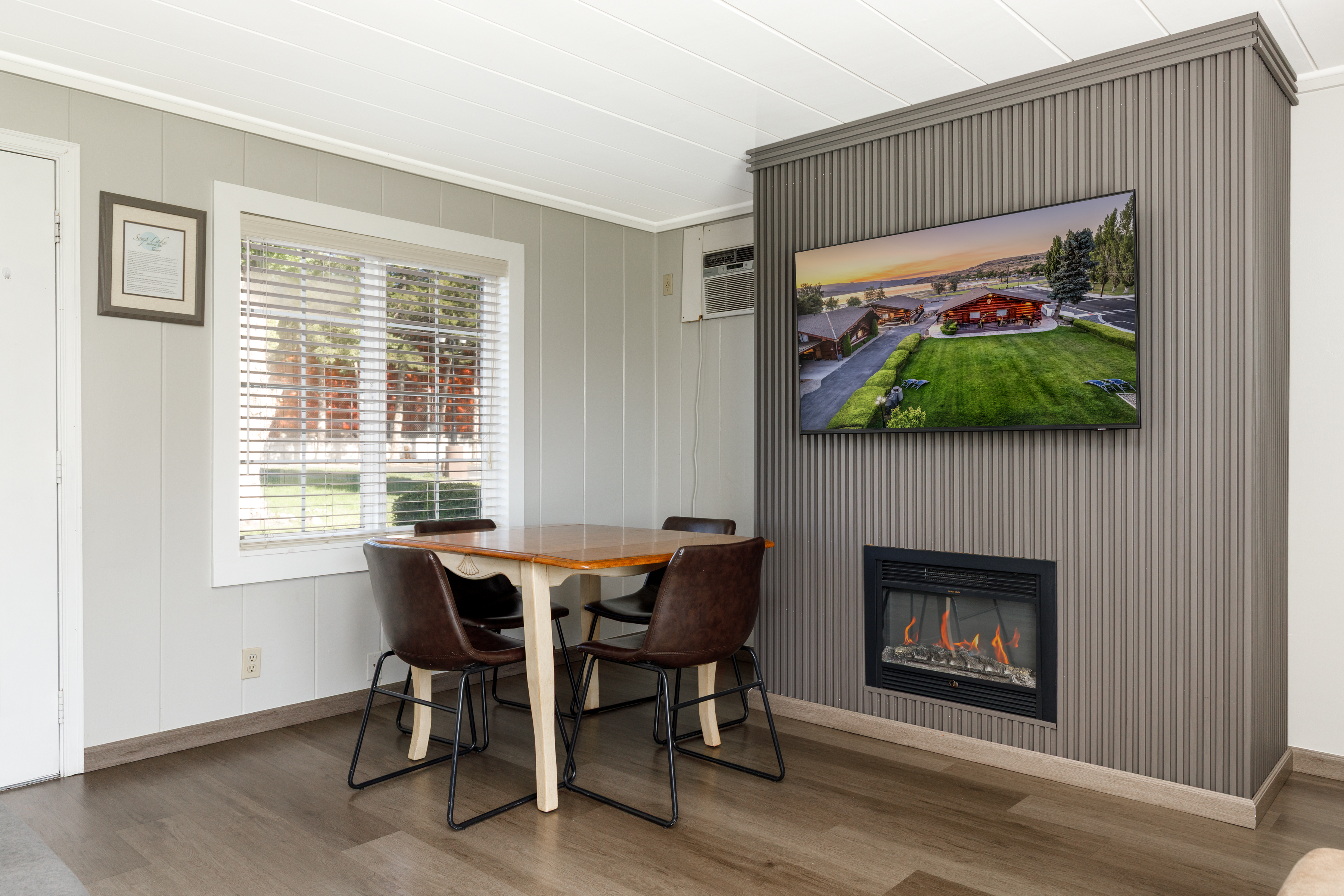 Guest room at the Soap Lake Resort, a Dazzler Select by Wyndham in Soap Lake, Washington