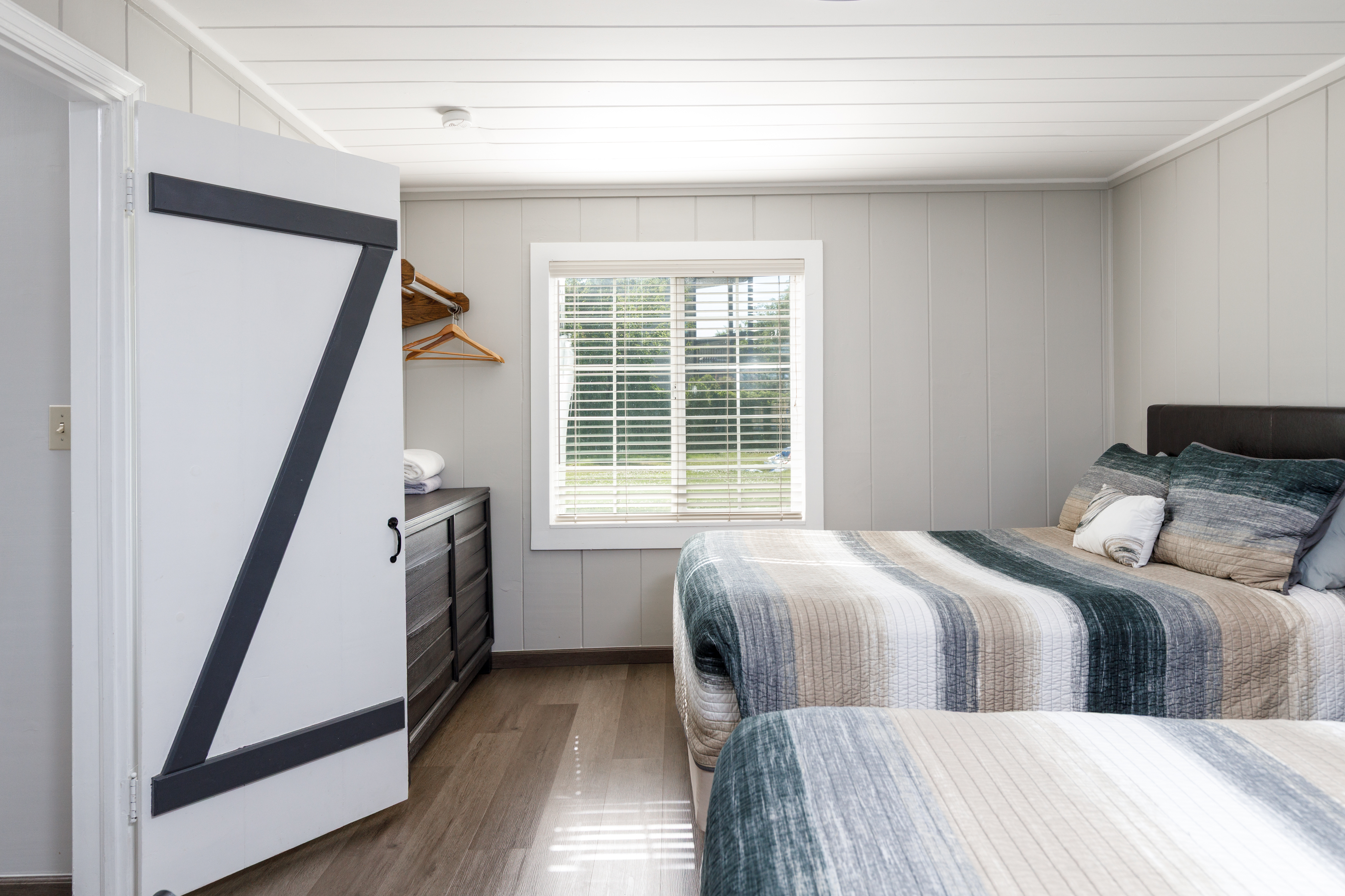 Guest room at the Soap Lake Resort, a Dazzler Select by Wyndham in Soap Lake, Washington