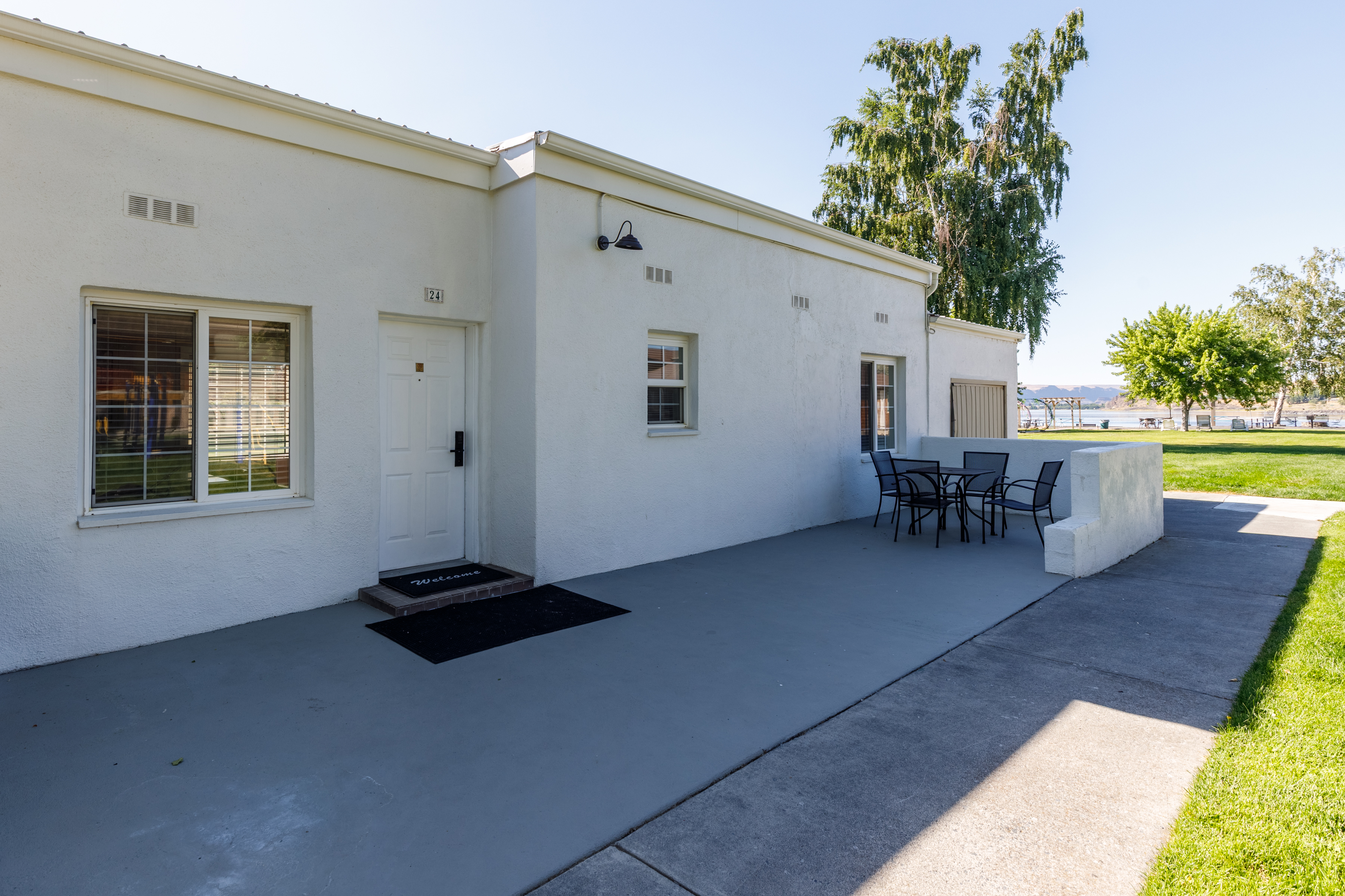 Guest room at the Soap Lake Resort, a Dazzler Select by Wyndham in Soap Lake, Washington