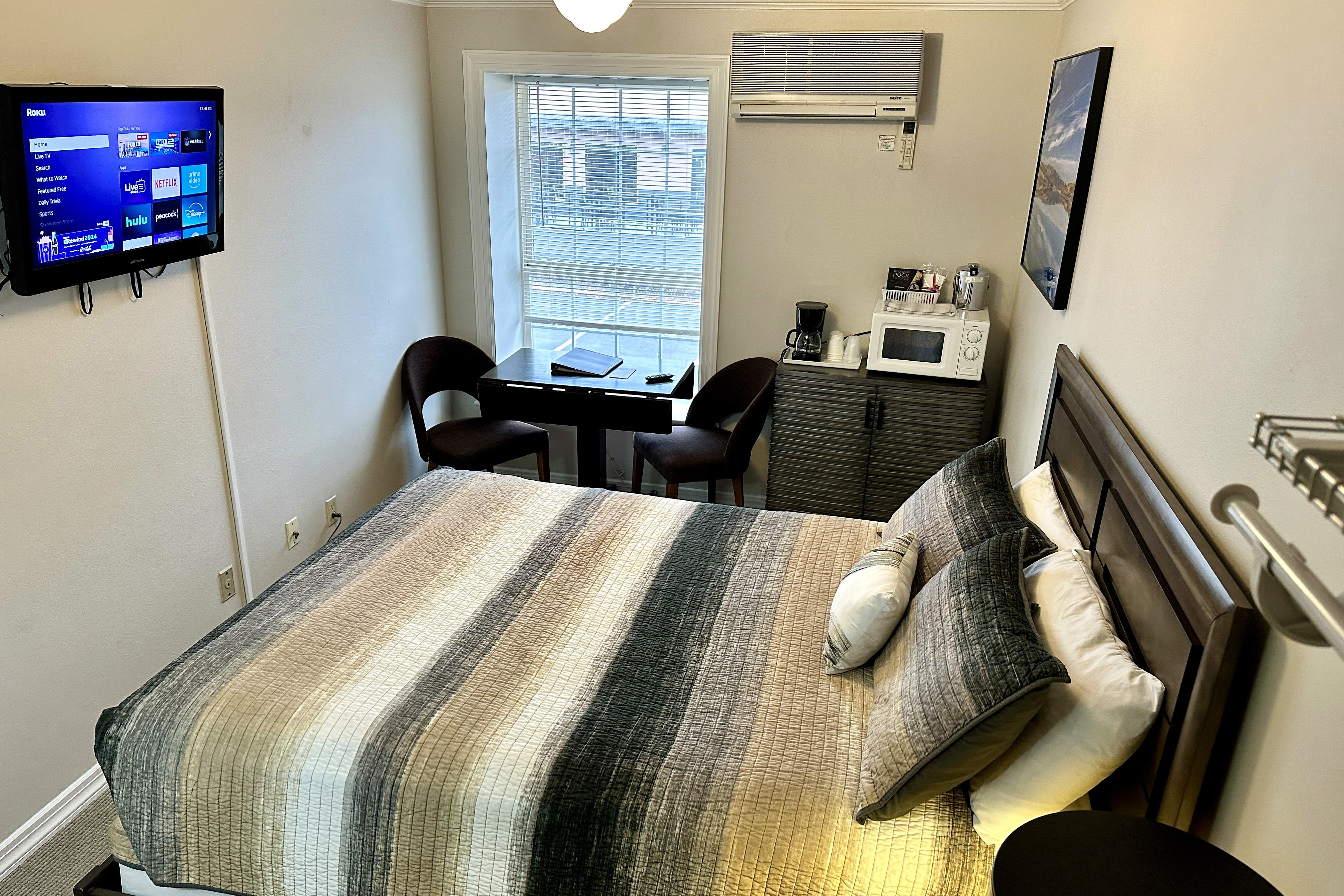 Guest room at the Soap Lake Resort, a Dazzler Select by Wyndham in Soap Lake, Washington