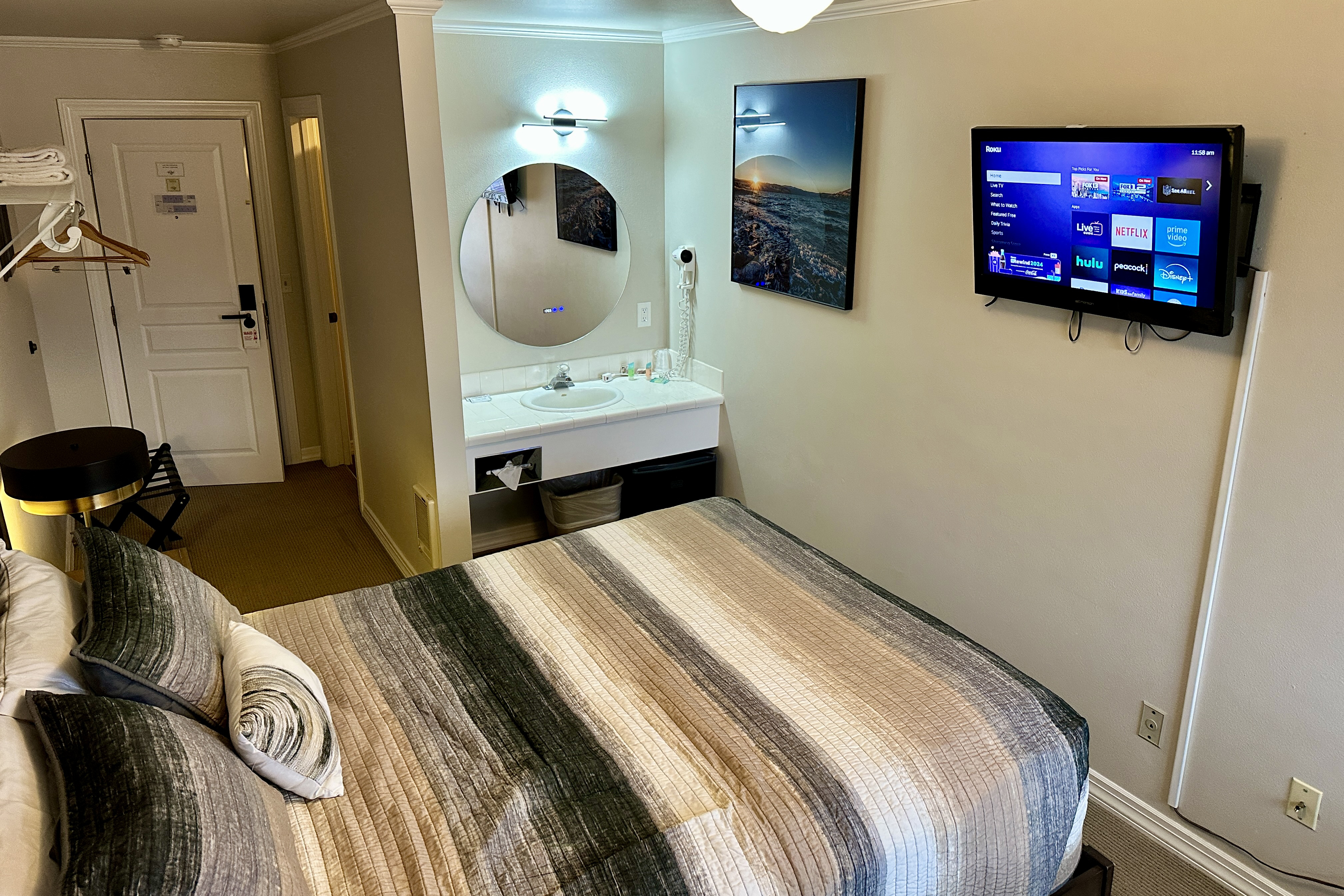 Guest room at the Soap Lake Resort, a Dazzler Select by Wyndham in Soap Lake, Washington