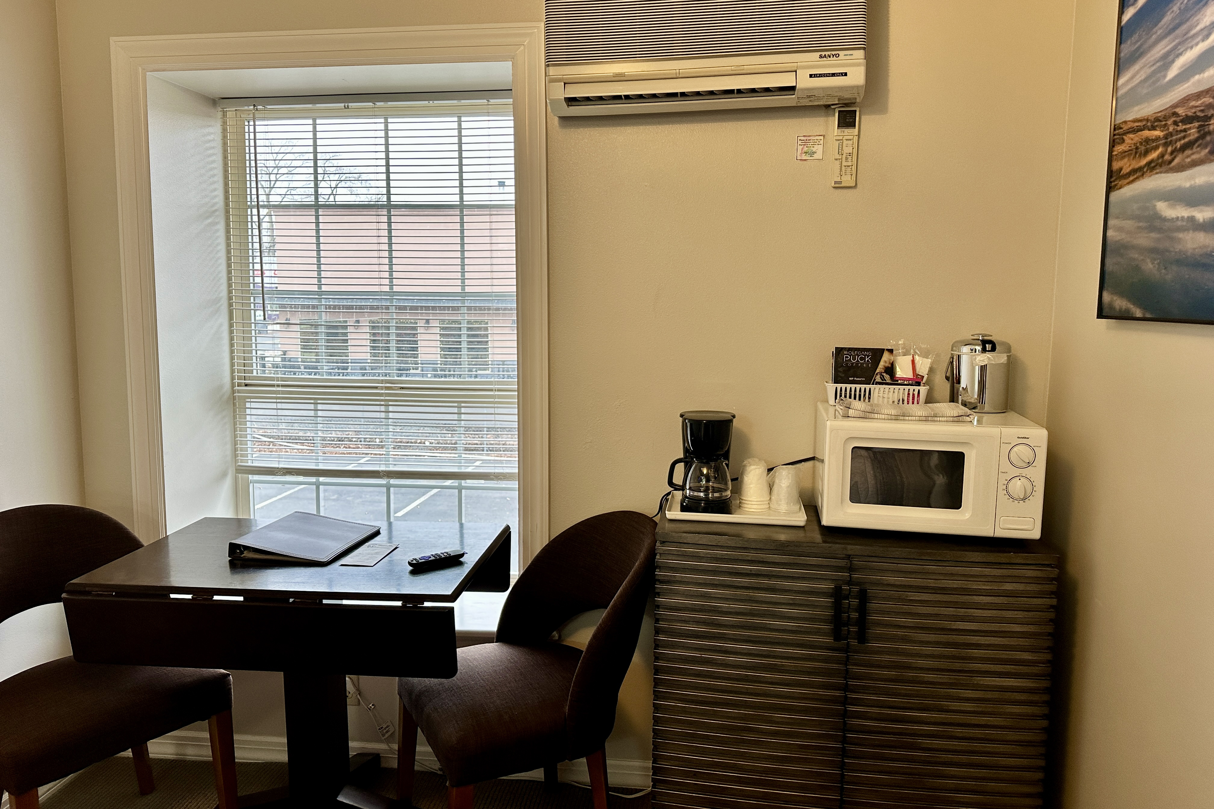 Guest room at the Soap Lake Resort, a Dazzler Select by Wyndham in Soap Lake, Washington