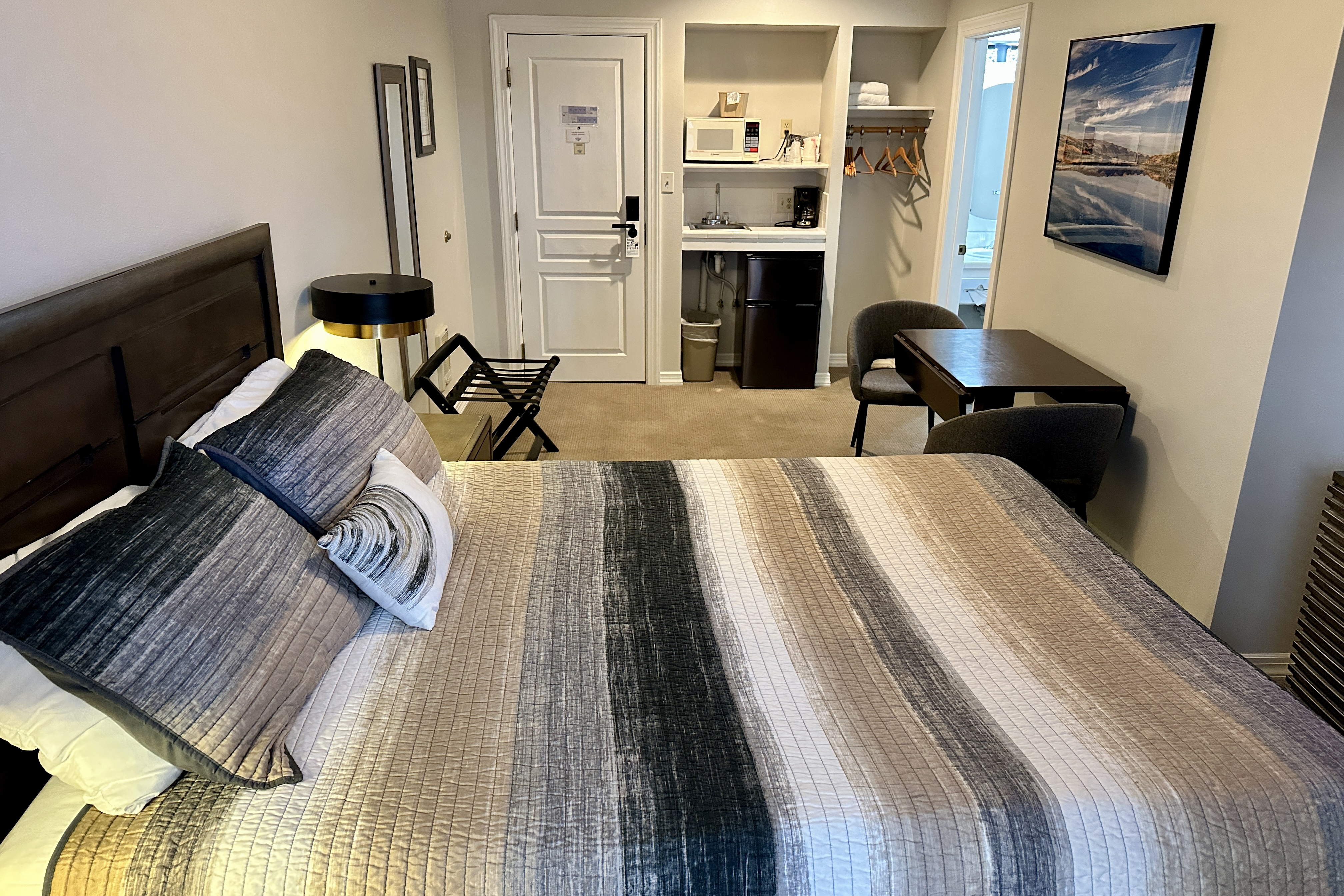 Guest room at the Soap Lake Resort, a Dazzler Select by Wyndham in Soap Lake, Washington