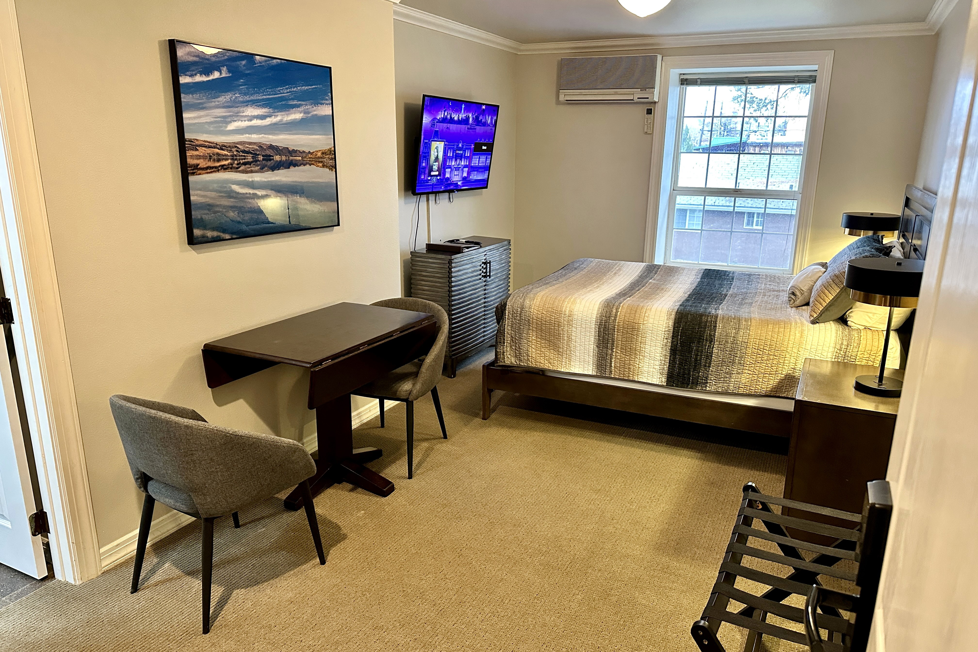 Guest room at the Soap Lake Resort, a Dazzler Select by Wyndham in Soap Lake, Washington
