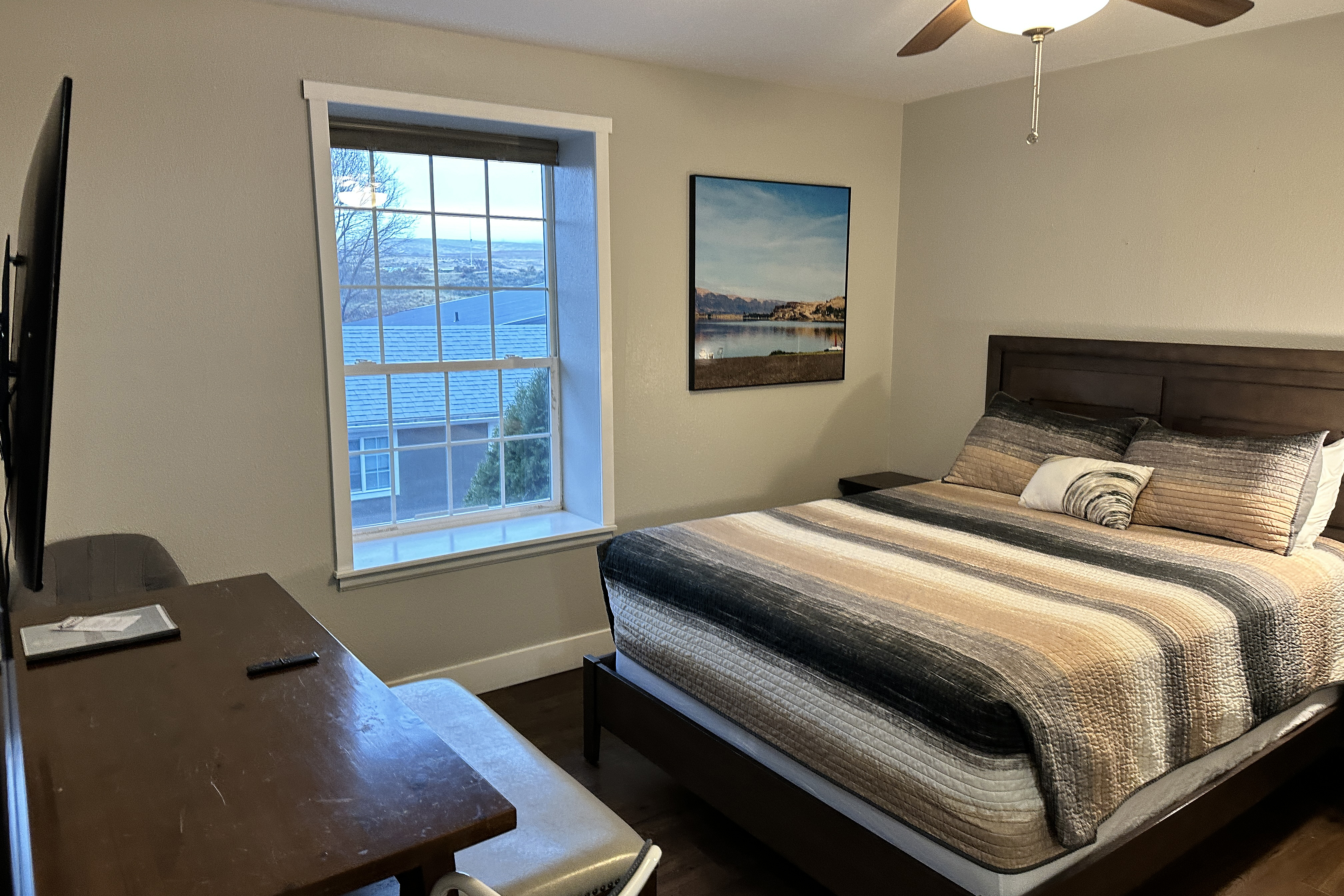 Guest room at the Soap Lake Resort, a Dazzler Select by Wyndham in Soap Lake, Washington