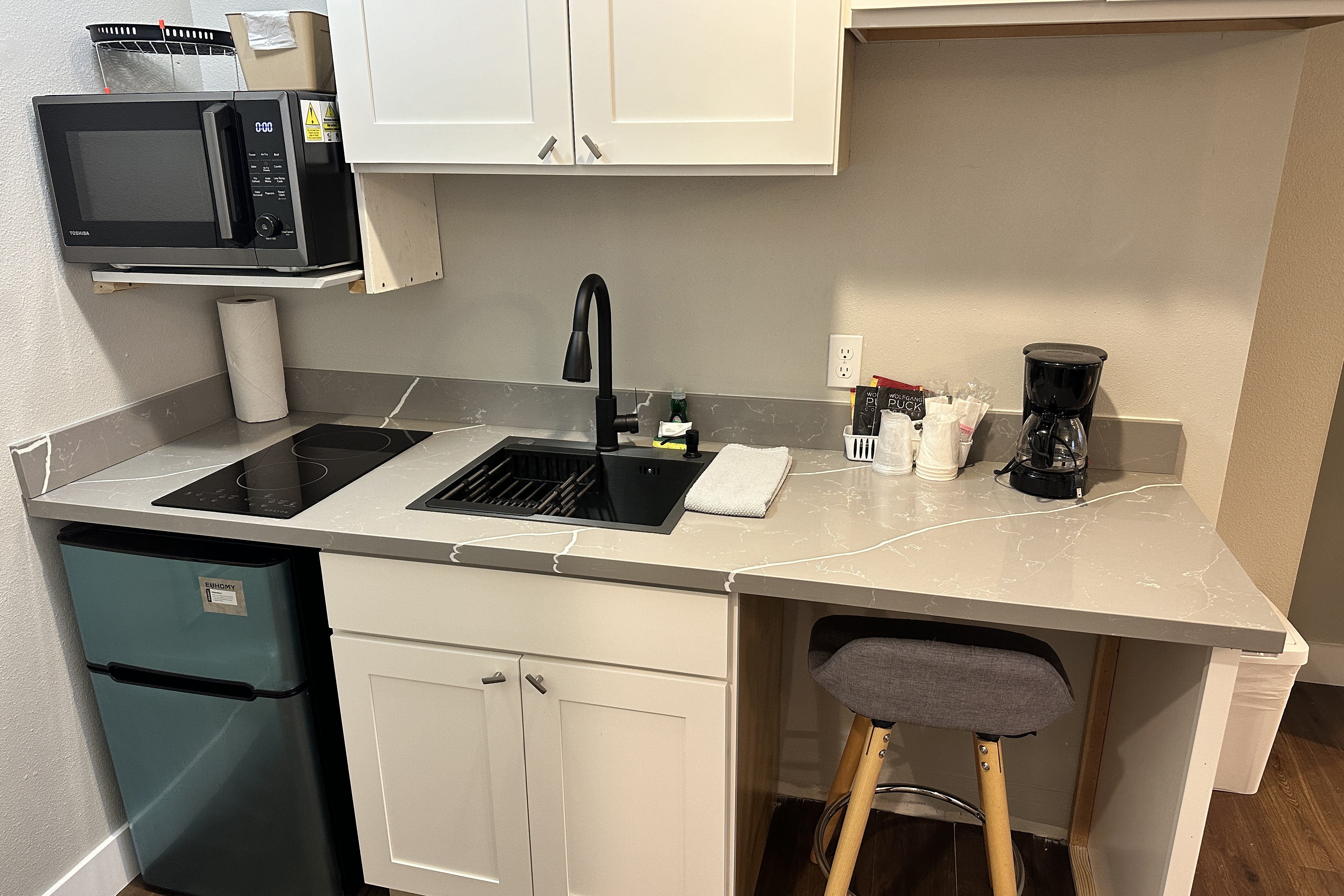 Guest room at the Soap Lake Resort, a Dazzler Select by Wyndham in Soap Lake, Washington