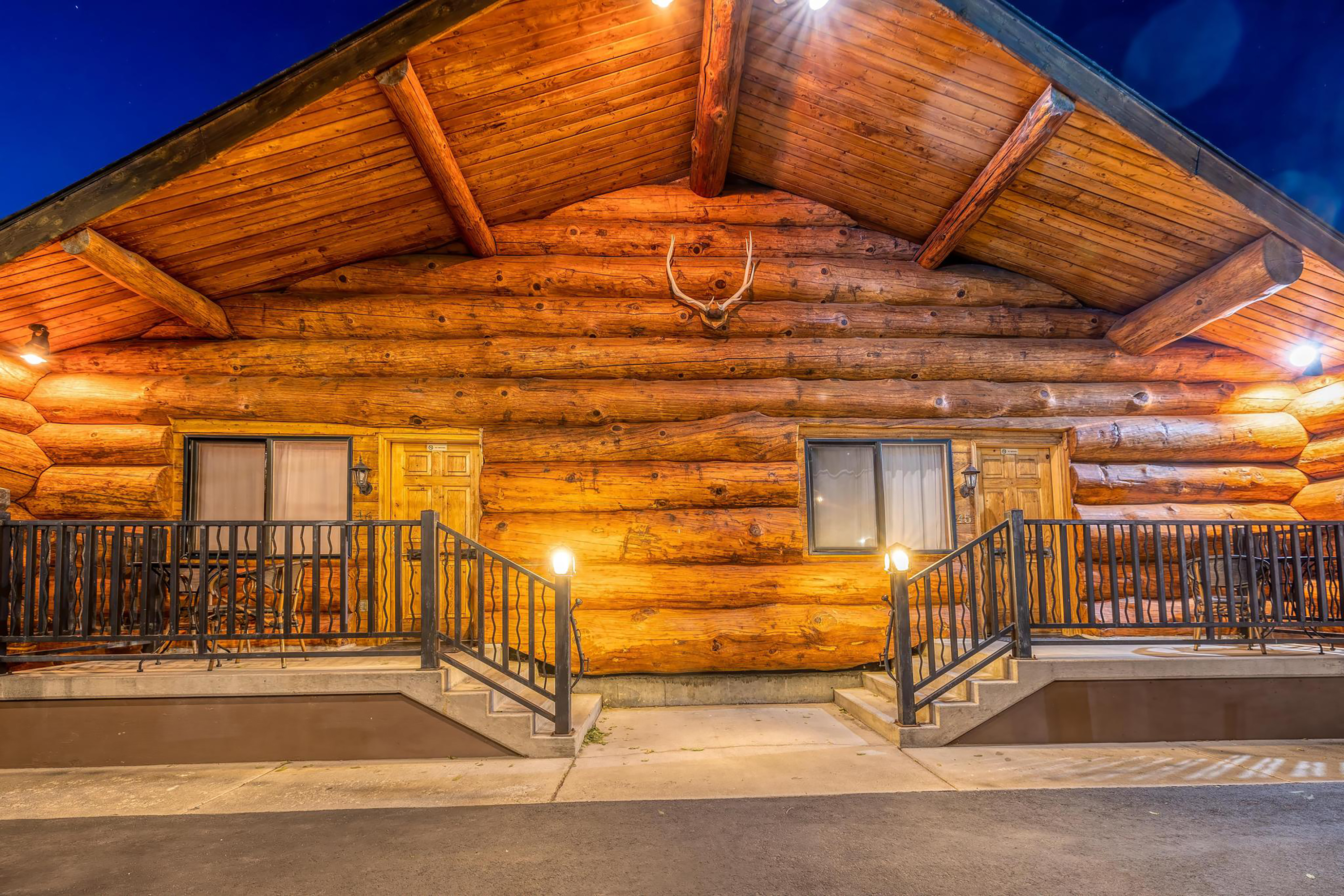 Guest room at the Soap Lake Resort, a Dazzler Select by Wyndham in Soap Lake, Washington