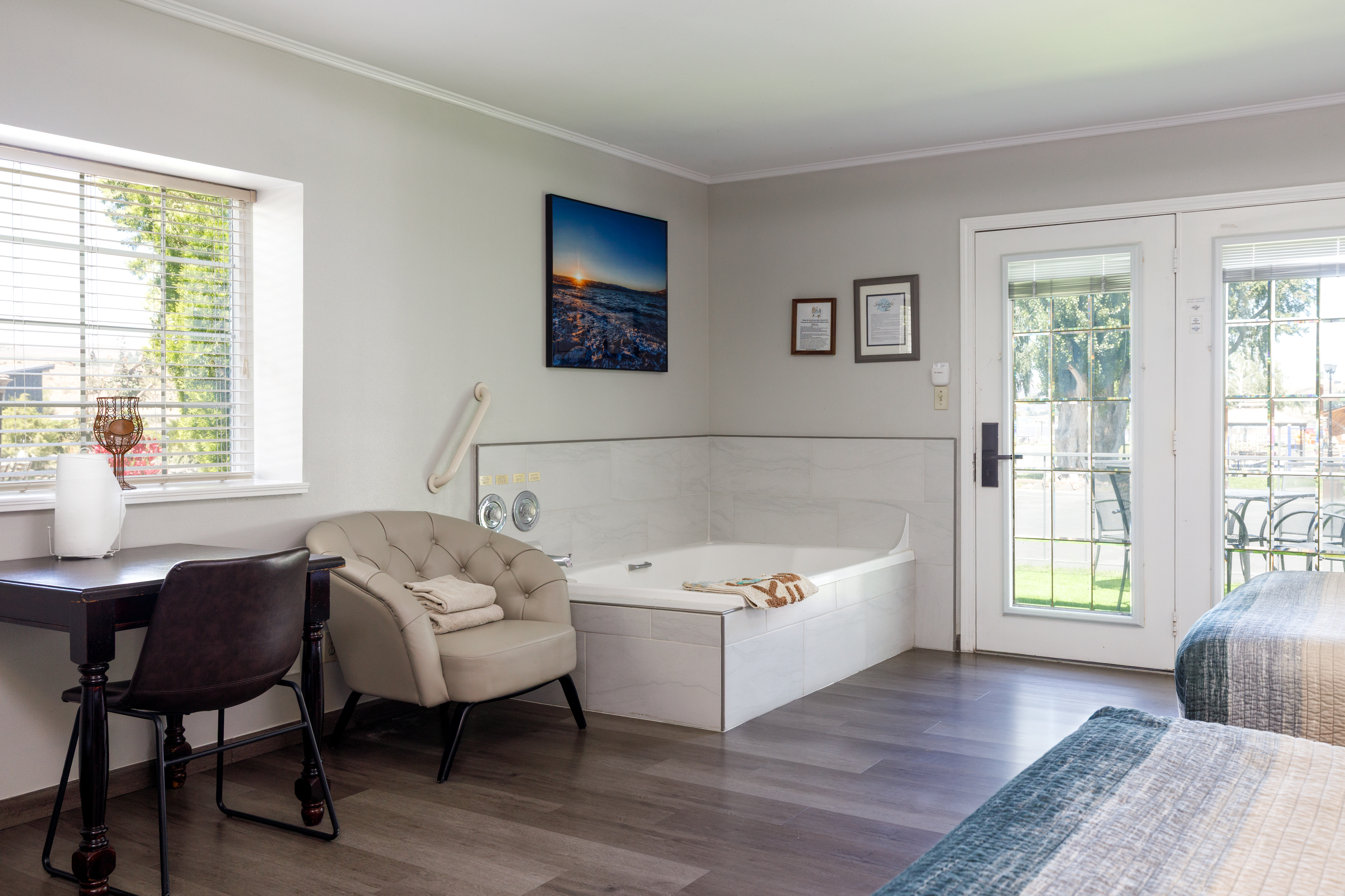 Guest room at the Soap Lake Resort, a Dazzler Select by Wyndham in Soap Lake, Washington