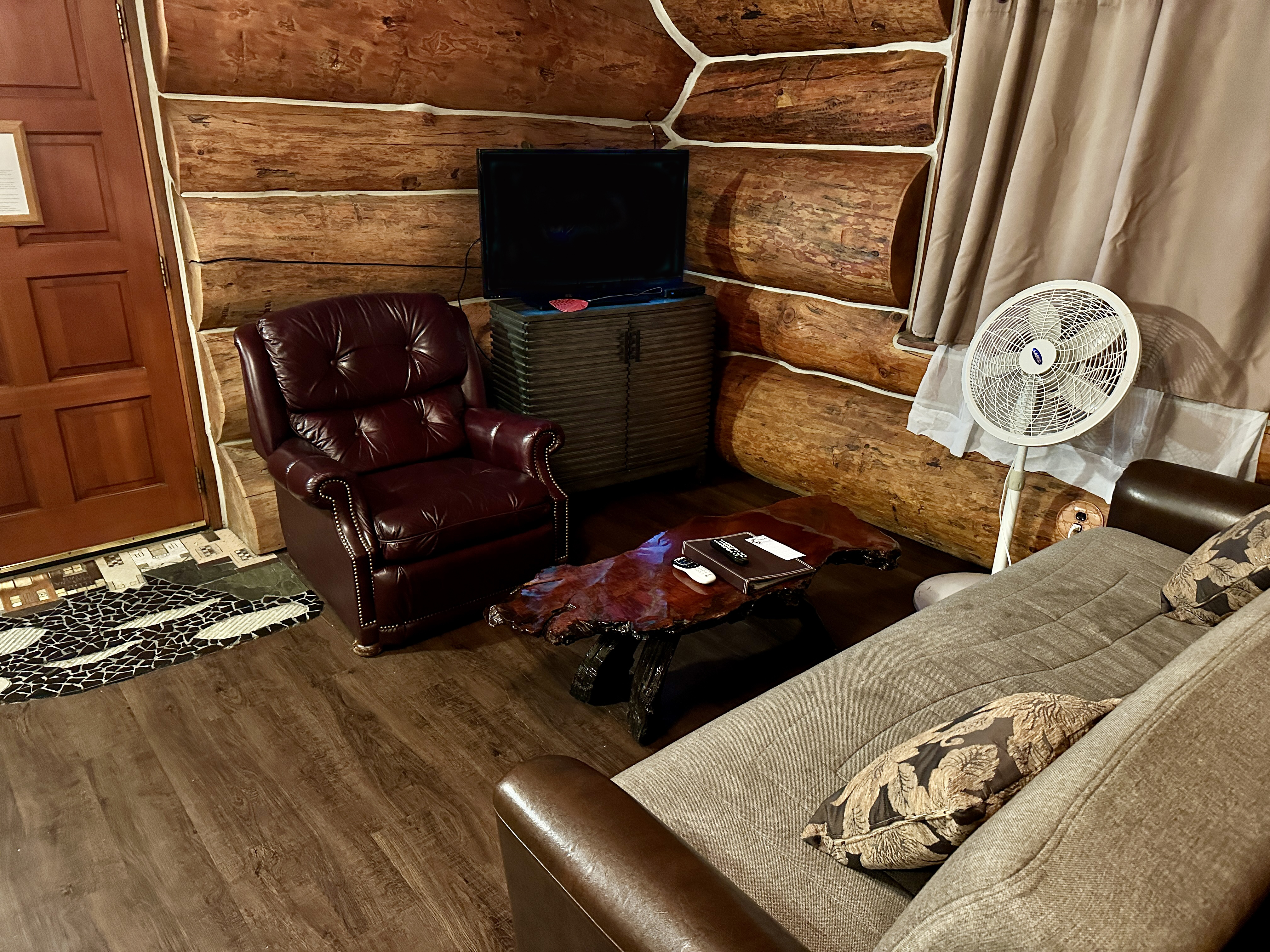 Guest room at the Soap Lake Resort, a Dazzler Select by Wyndham in Soap Lake, Washington