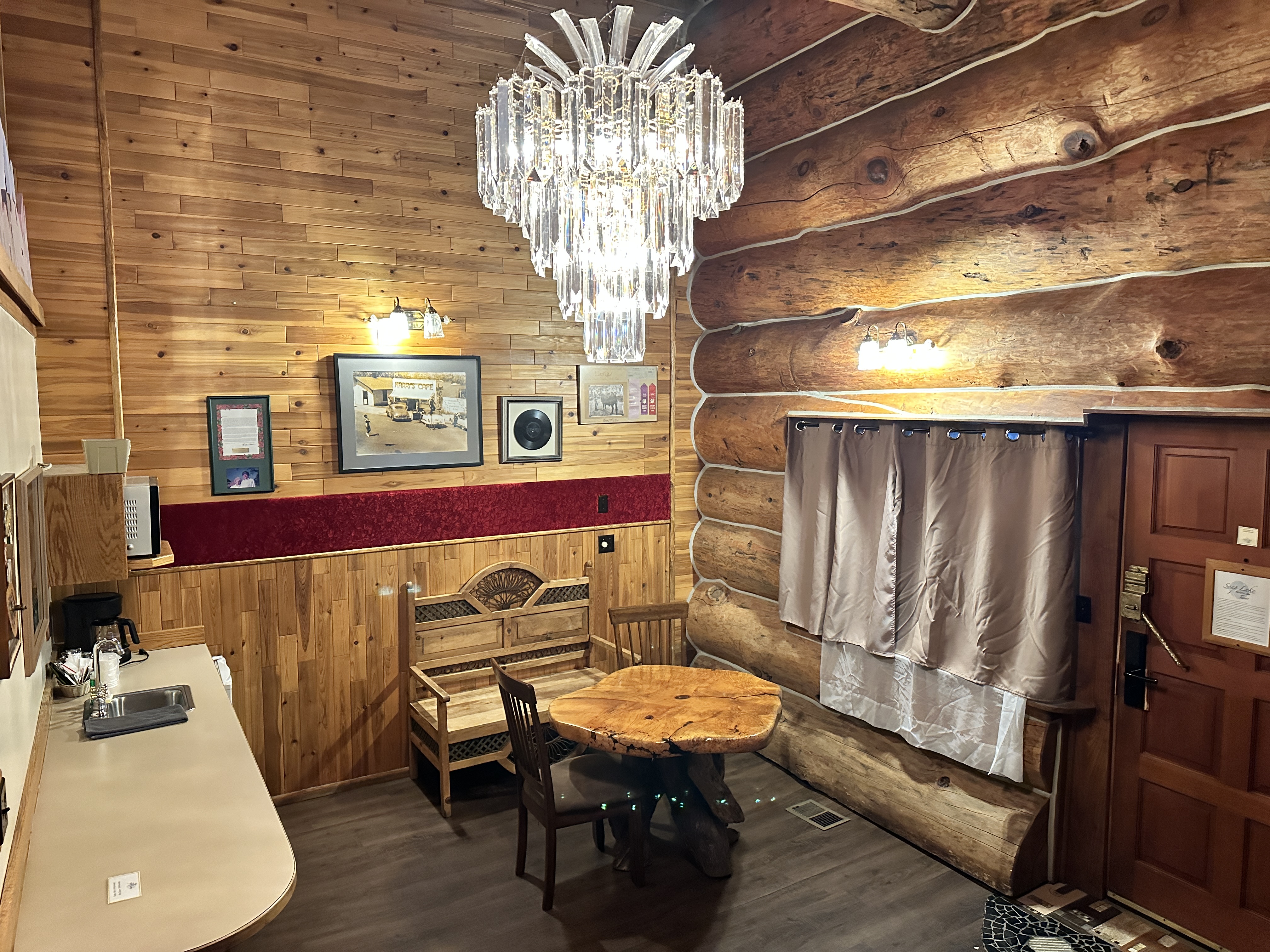 Guest room at the Soap Lake Resort, a Dazzler Select by Wyndham in Soap Lake, Washington