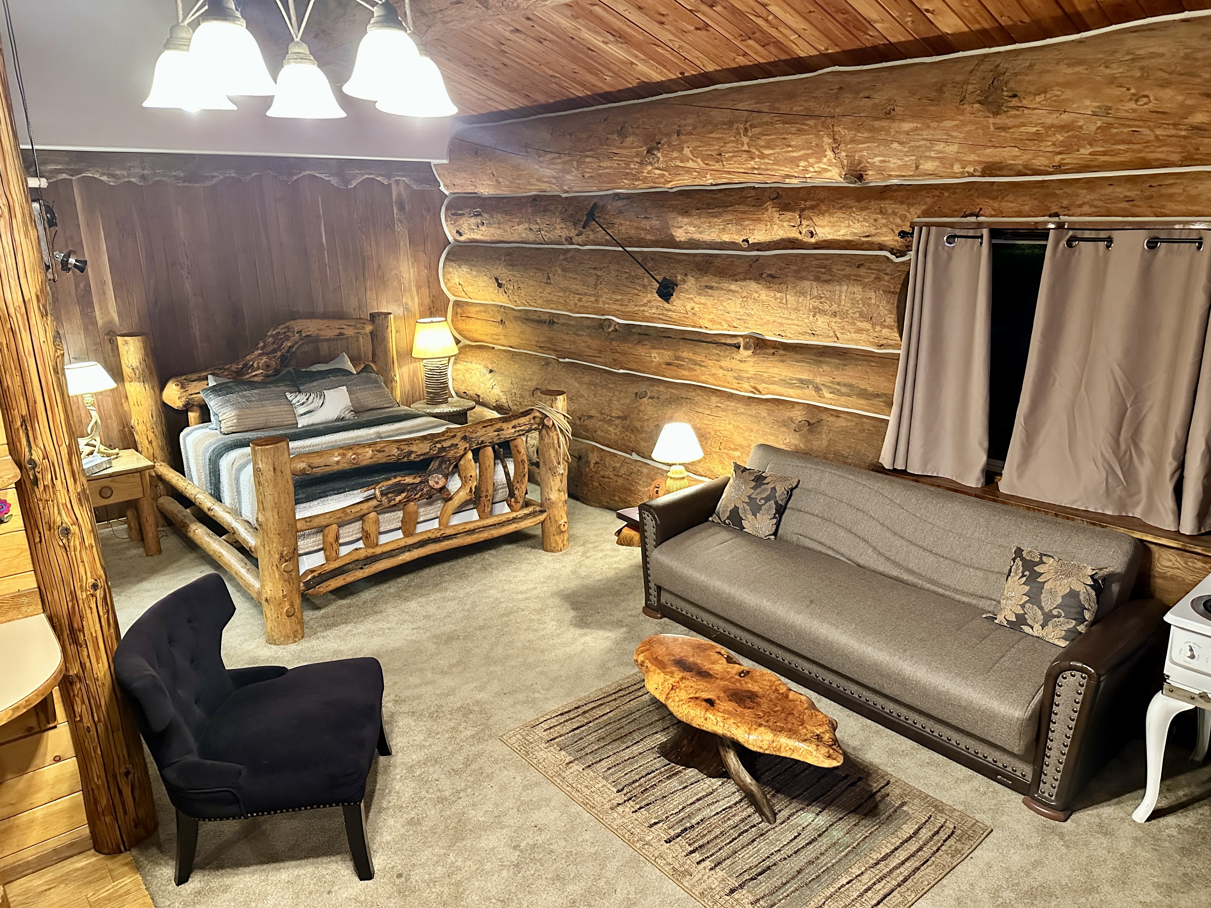 Guest room at the Soap Lake Resort, a Dazzler Select by Wyndham in Soap Lake, Washington