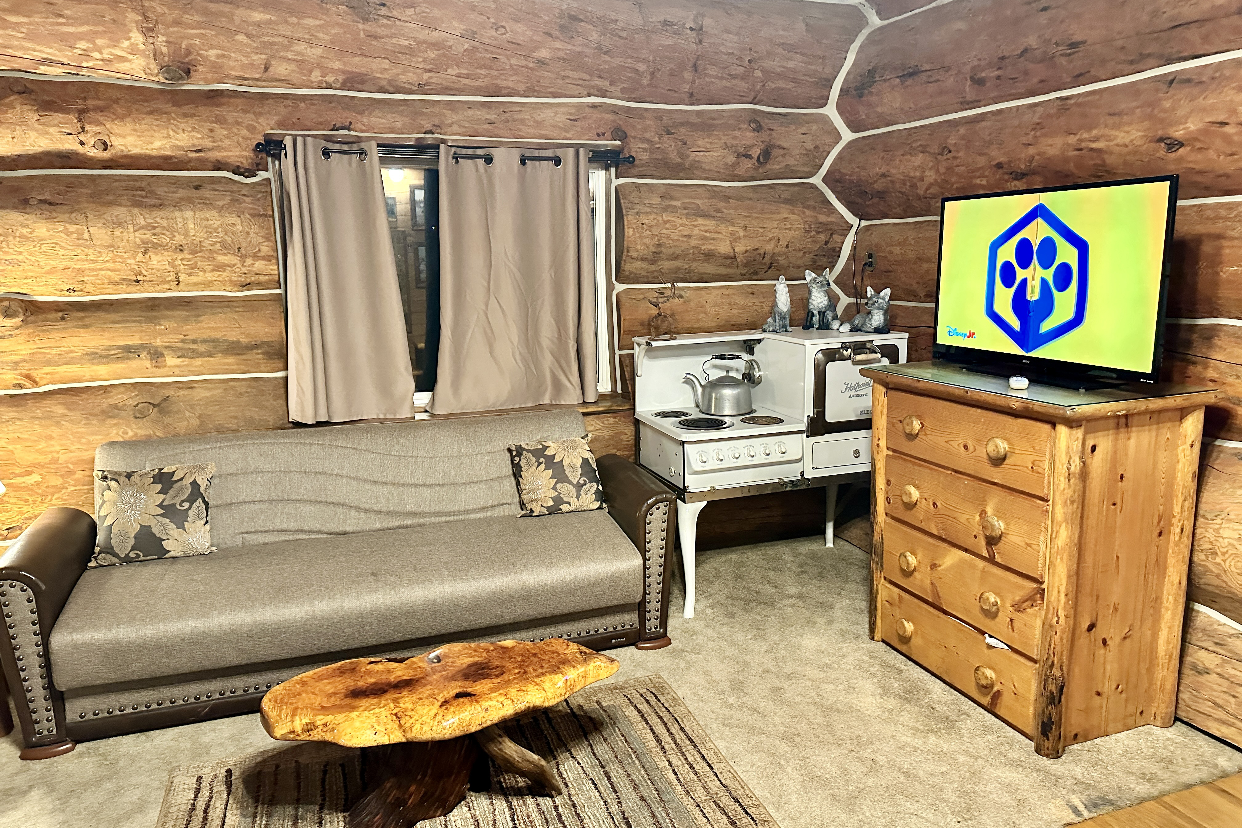 Guest room at the Soap Lake Resort, a Dazzler Select by Wyndham in Soap Lake, Washington