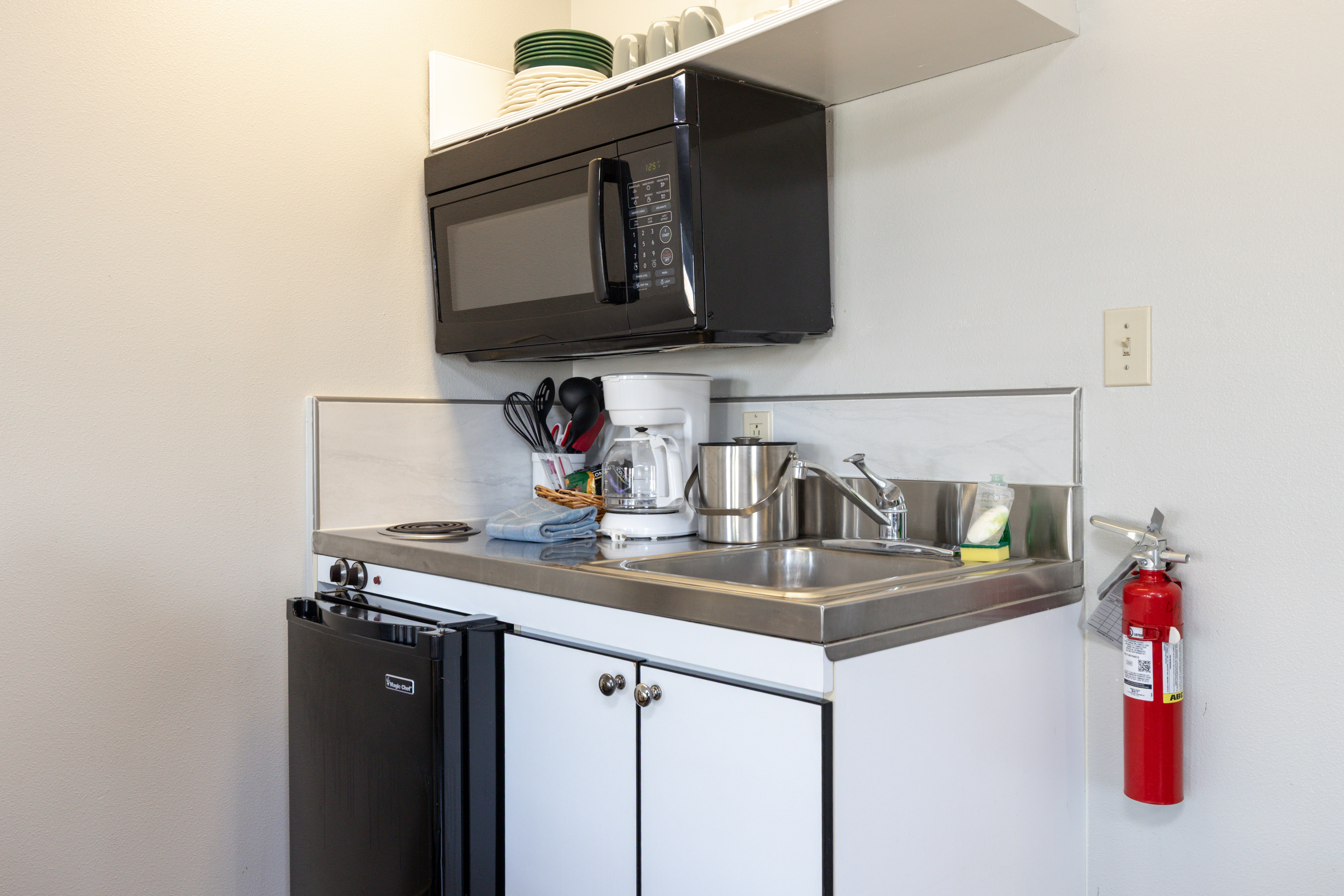 Guest room at the Soap Lake Resort, a Dazzler Select by Wyndham in Soap Lake, Washington