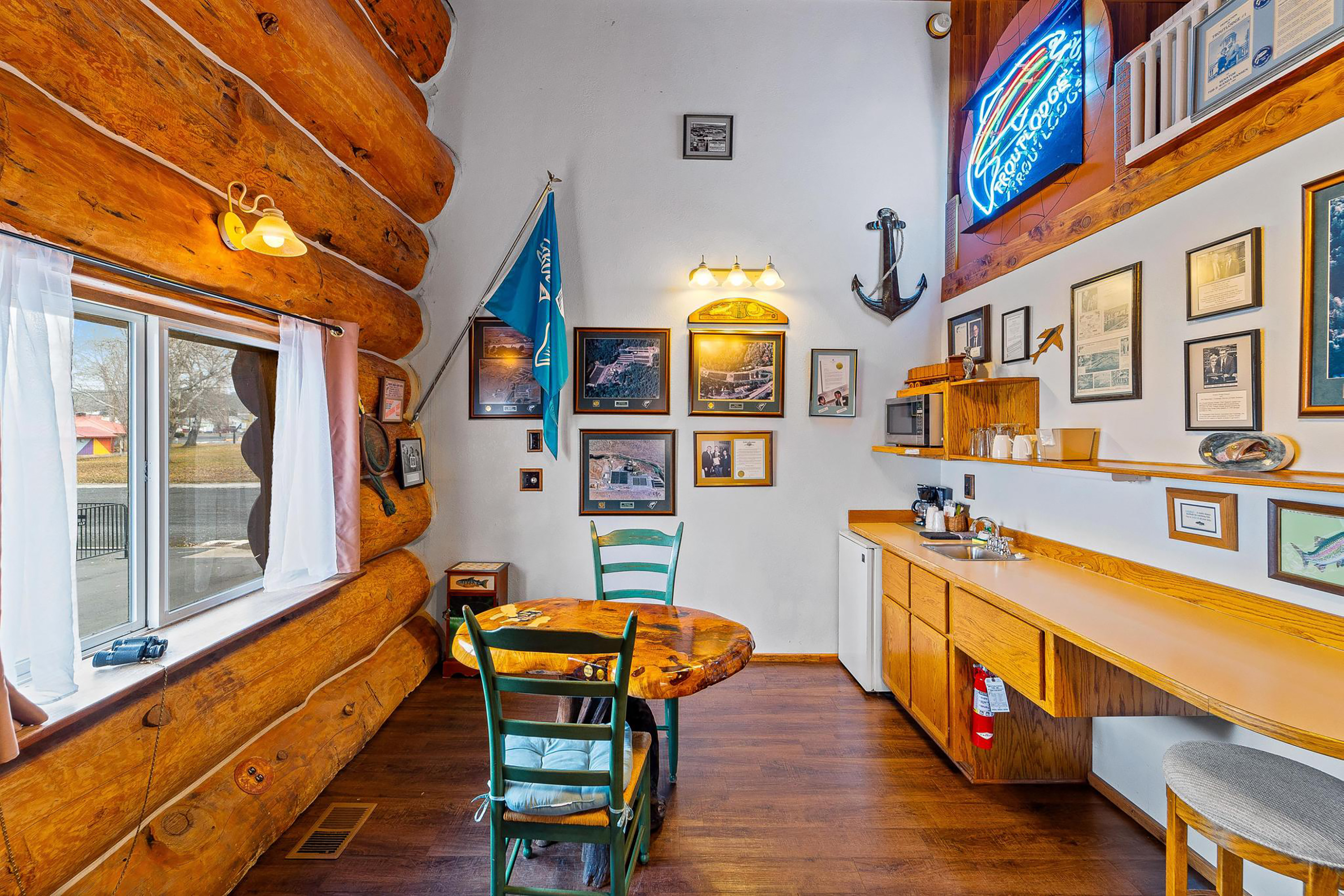 Guest room at the Soap Lake Resort, a Dazzler Select by Wyndham in Soap Lake, Washington