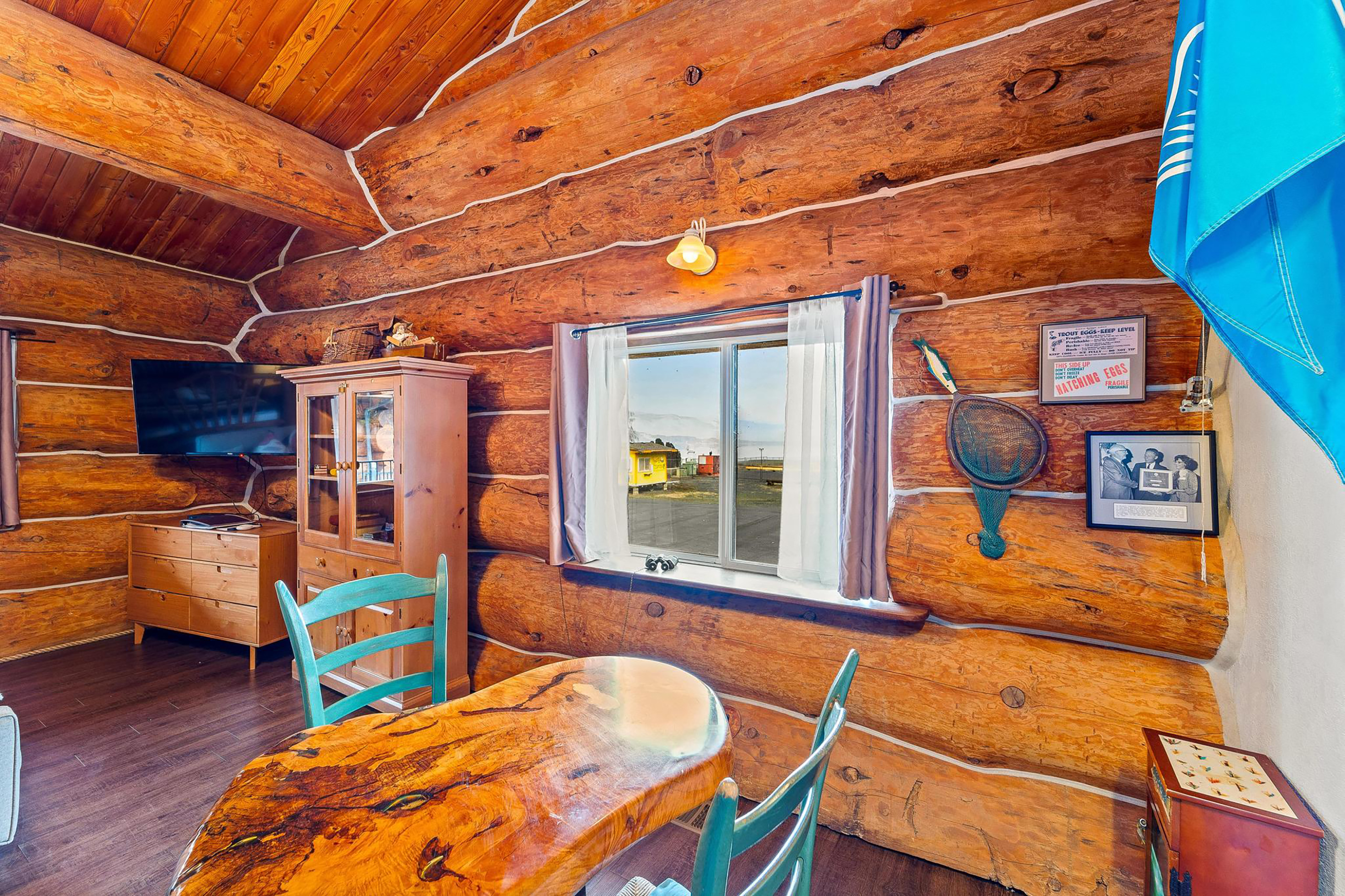 Guest room at the Soap Lake Resort, a Dazzler Select by Wyndham in Soap Lake, Washington