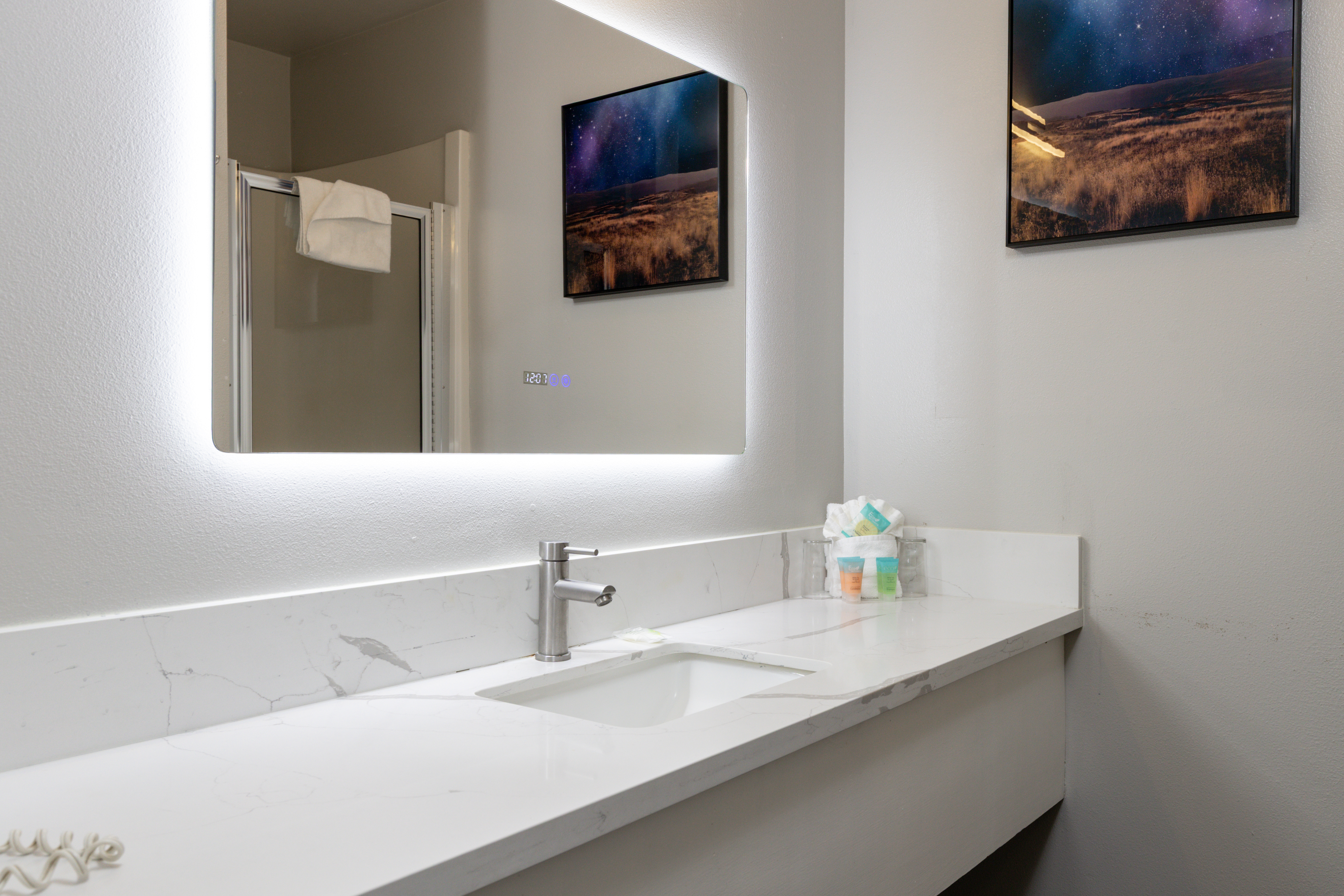 Guest room bath at the Soap Lake Resort, a Dazzler Select by Wyndham in Soap Lake, Washington