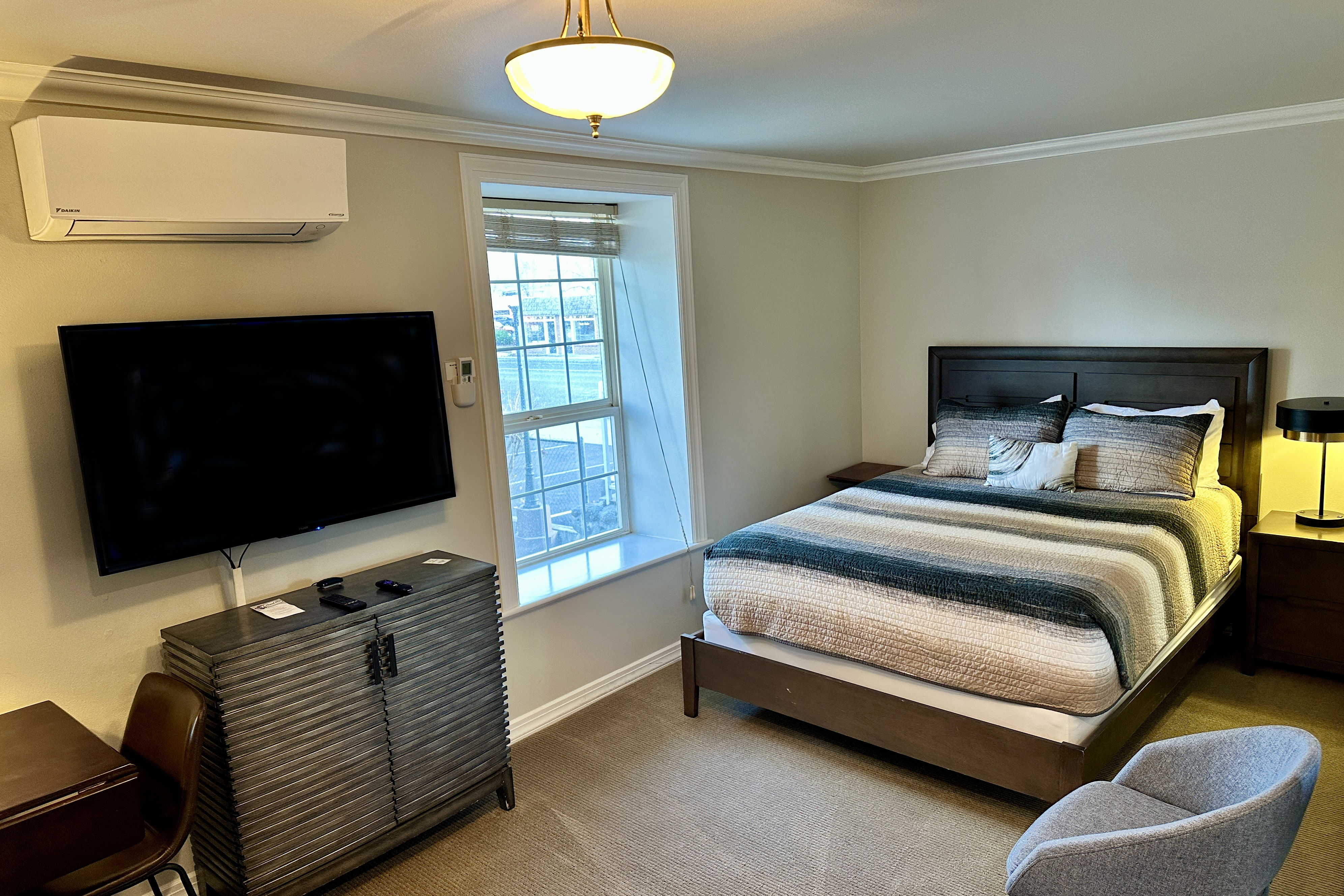 Guest room at the Soap Lake Resort, a Dazzler Select by Wyndham in Soap Lake, Washington
