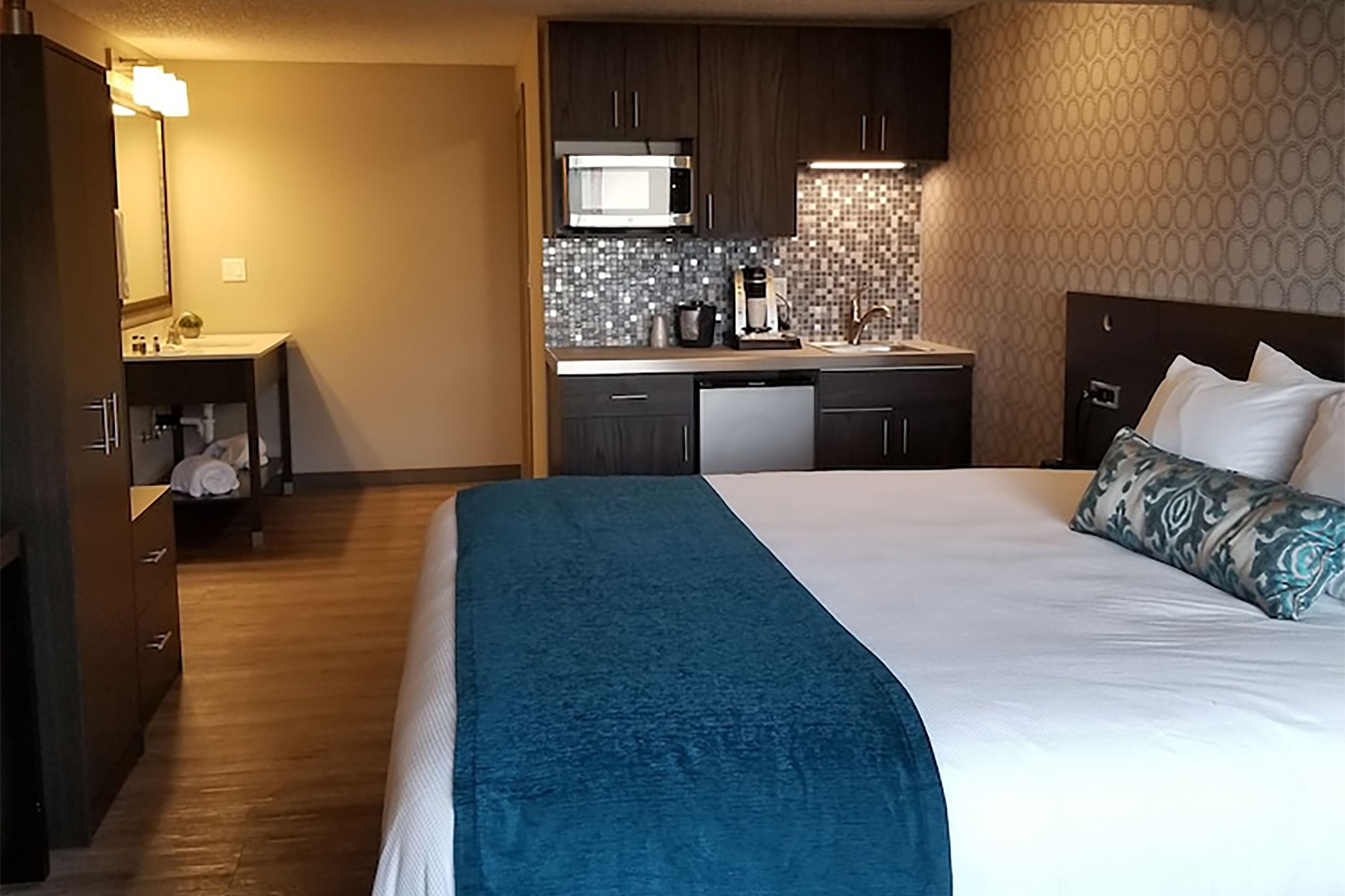Guest room at the The Hotel Y, a Dazzler Select by Wyndham in Yakima, Washington