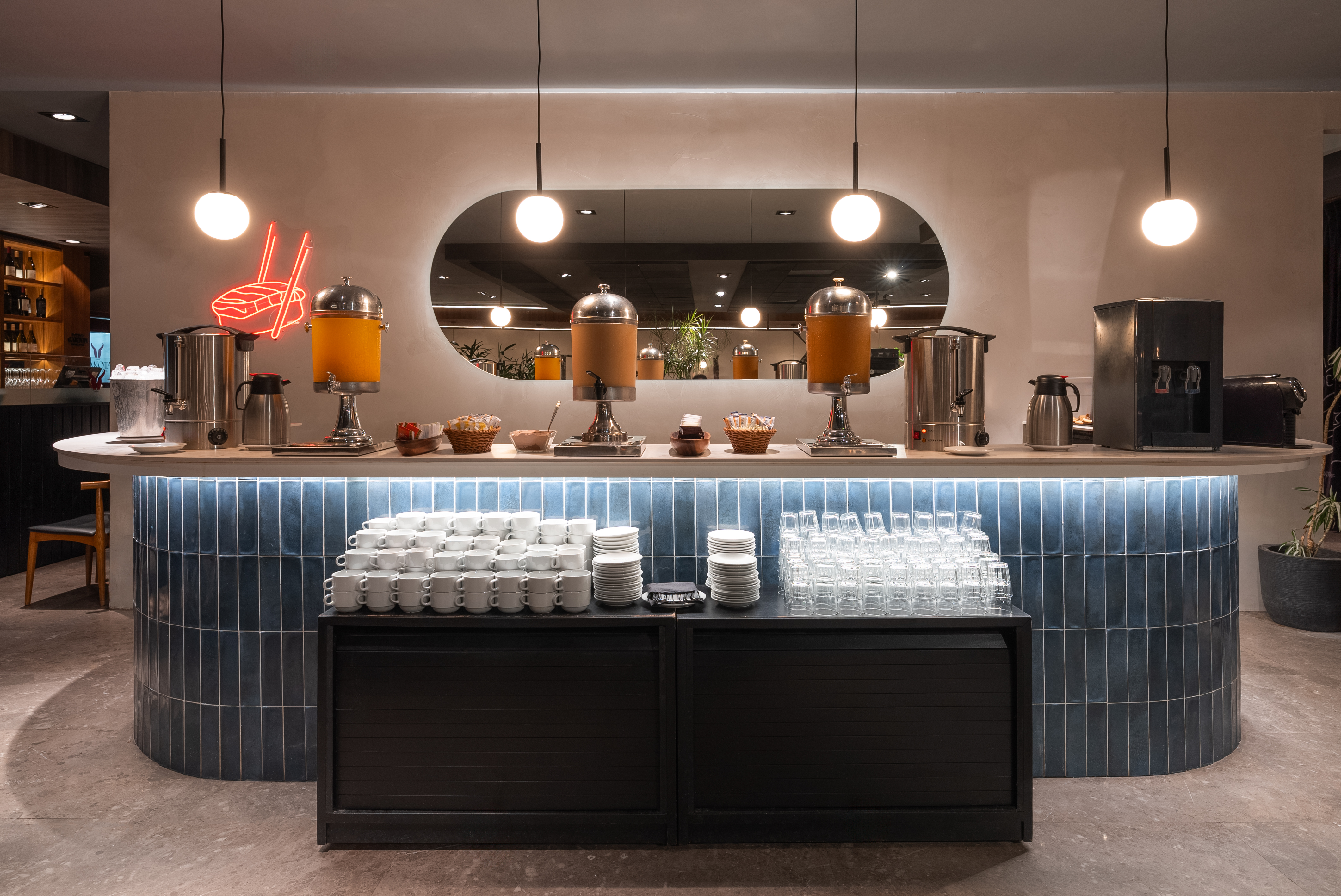 Dazzler by Wyndham Montevideo restaurant in Montevideo, Other than US/Canada