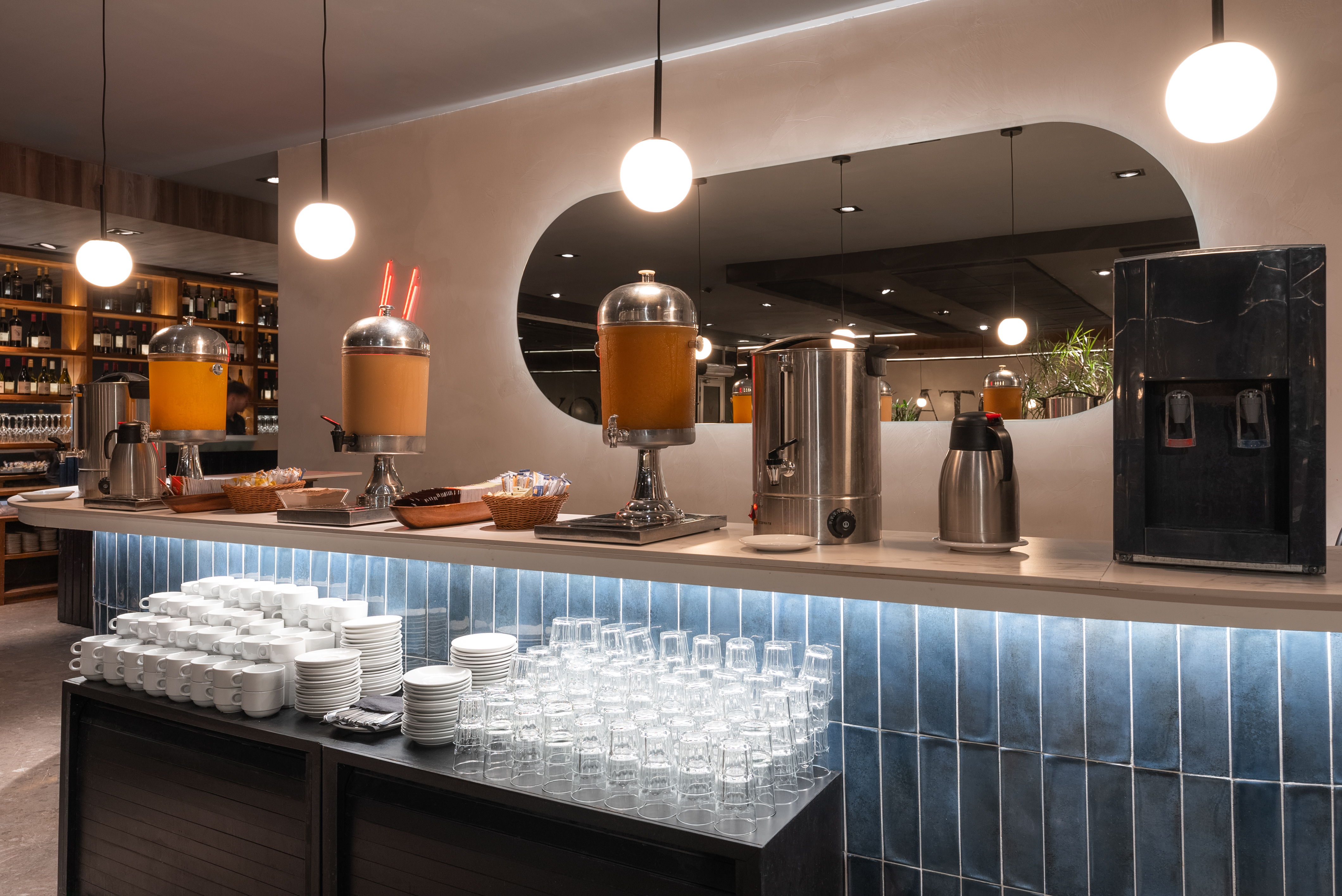 Dazzler by Wyndham Montevideo restaurant in Montevideo, Other than US/Canada