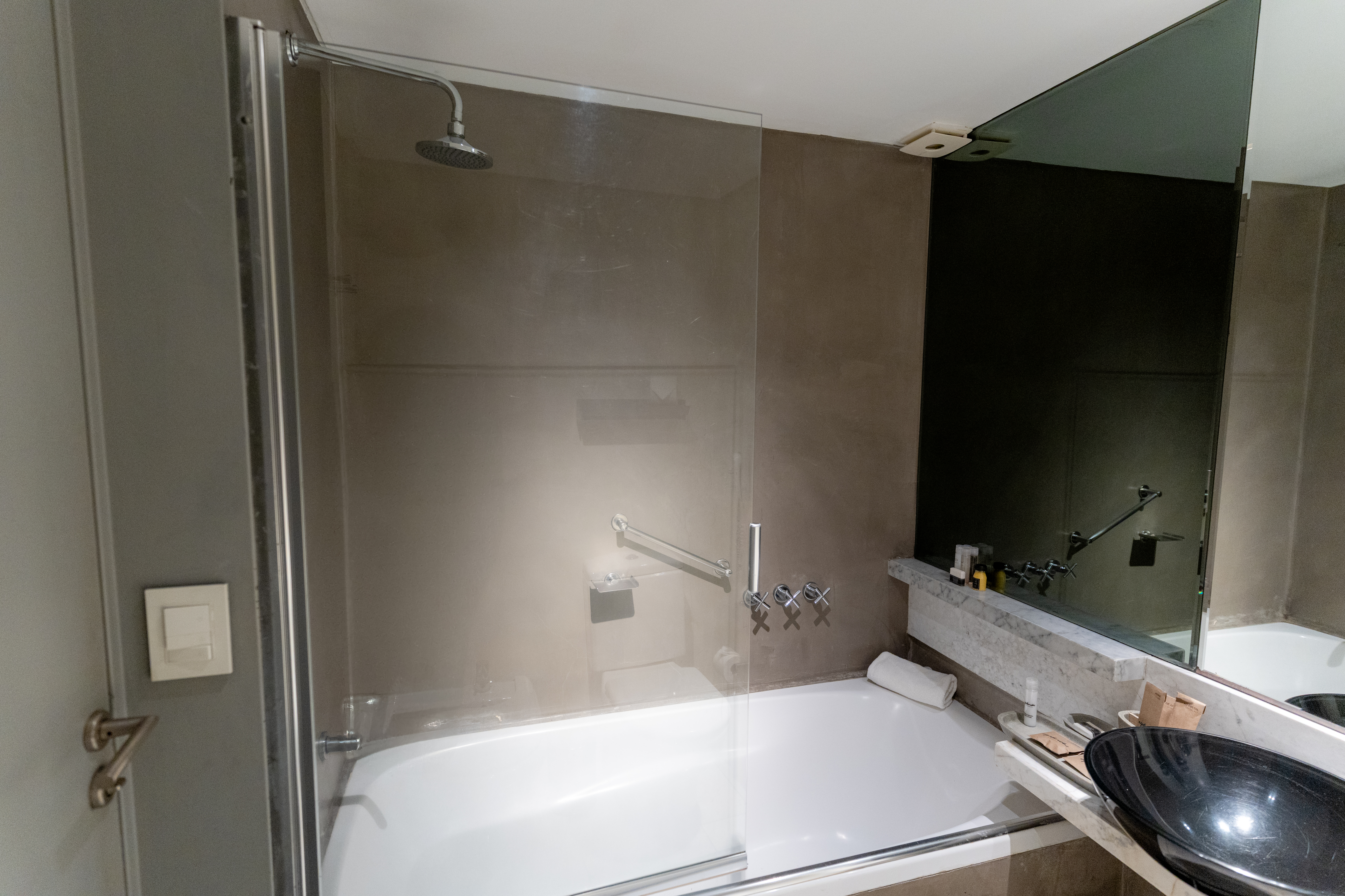 Guest room bath at the Esplendor by Wyndham Buenos Aires Plaza Francia in Buenos Aires, Other than US/Canada