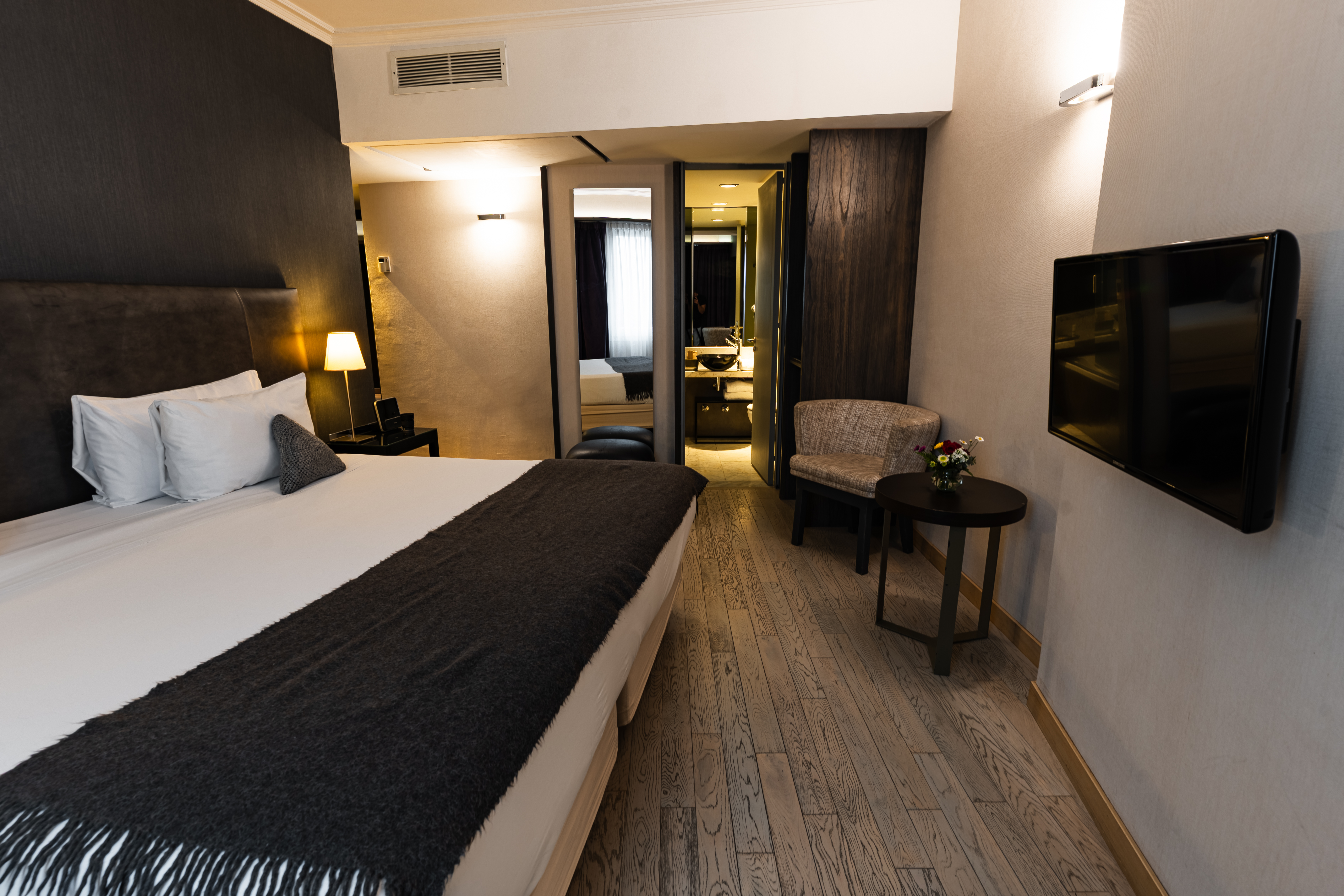 Guest room at the Esplendor by Wyndham Buenos Aires Plaza Francia in Buenos Aires, Other than US/Canada