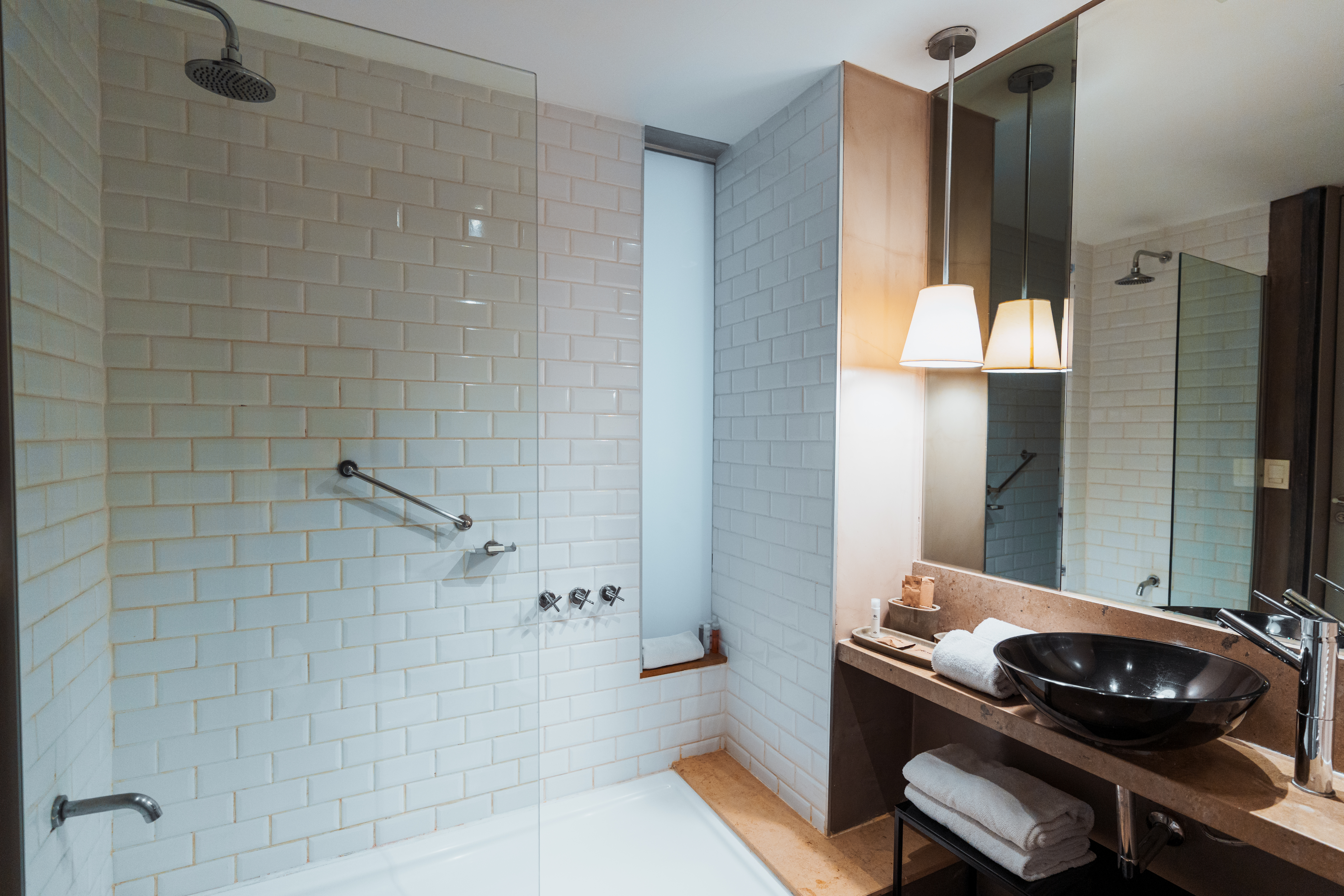 Guest room bath at the Esplendor by Wyndham Buenos Aires Plaza Francia in Buenos Aires, Other than US/Canada