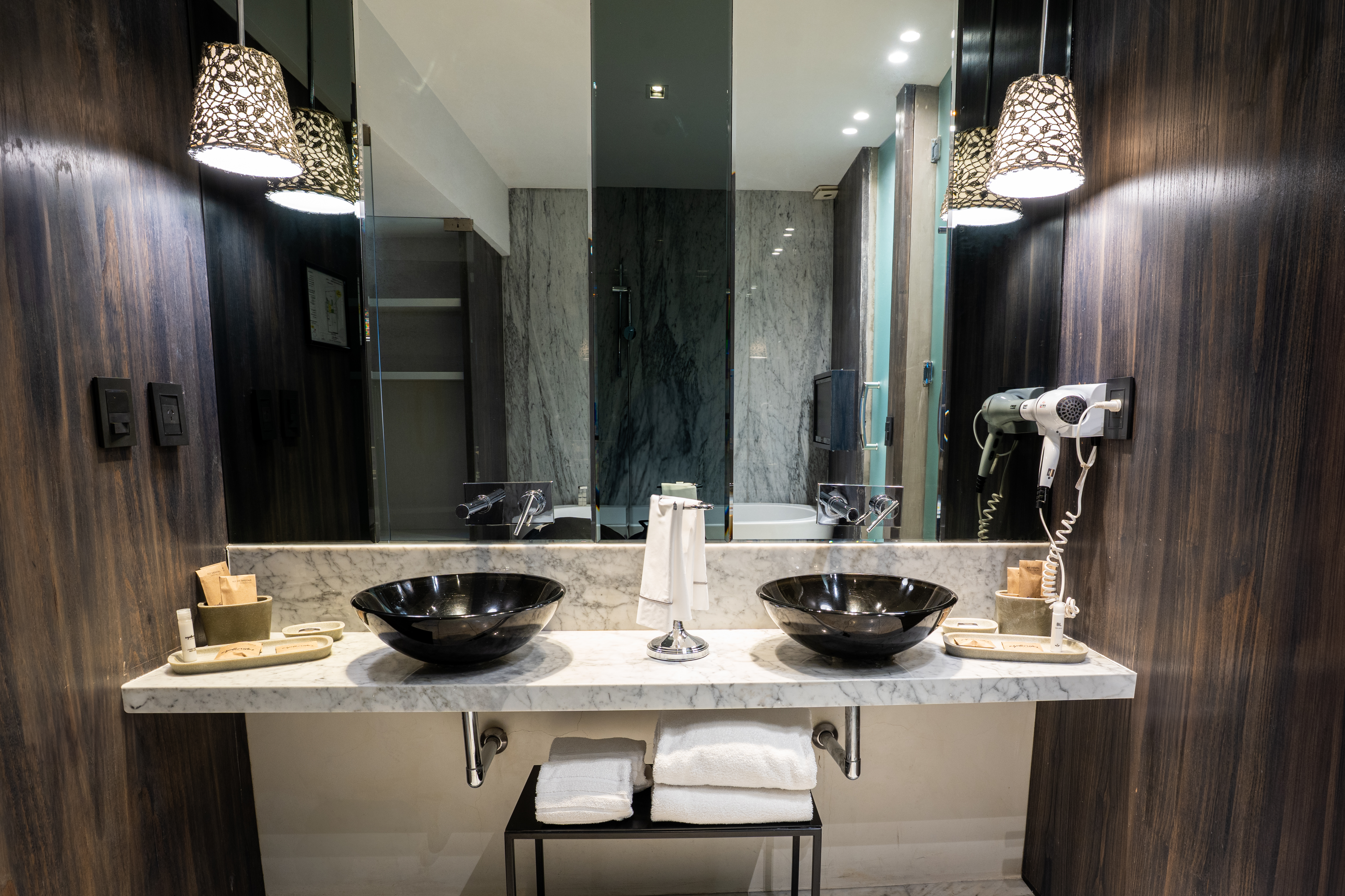 Guest room bath at the Esplendor by Wyndham Buenos Aires Plaza Francia in Buenos Aires, Other than US/Canada