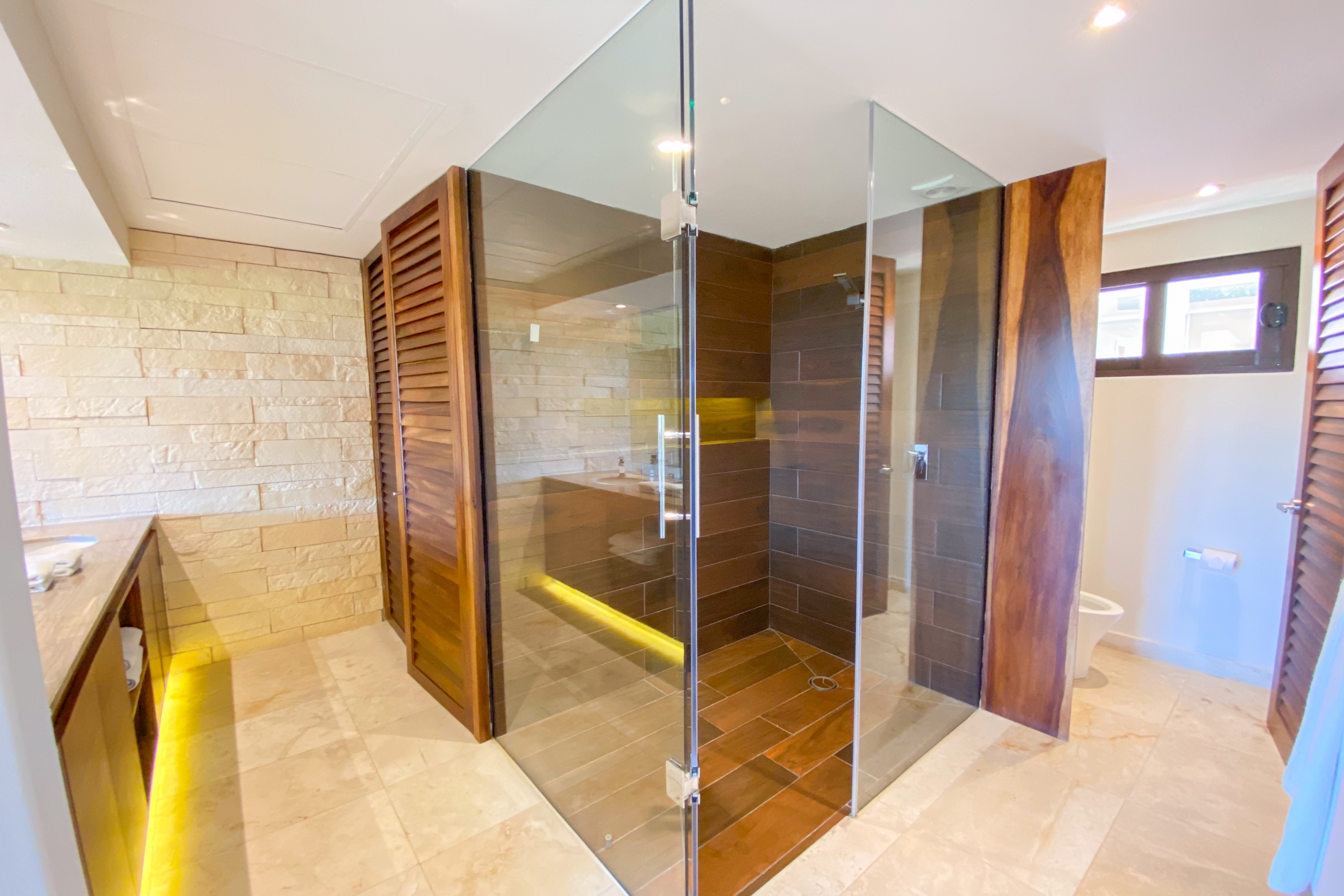 Guest room bath at the Esplendor by Wyndham Isla Mujeres All Inclusive in Isla Mujeres, Other than US/Canada