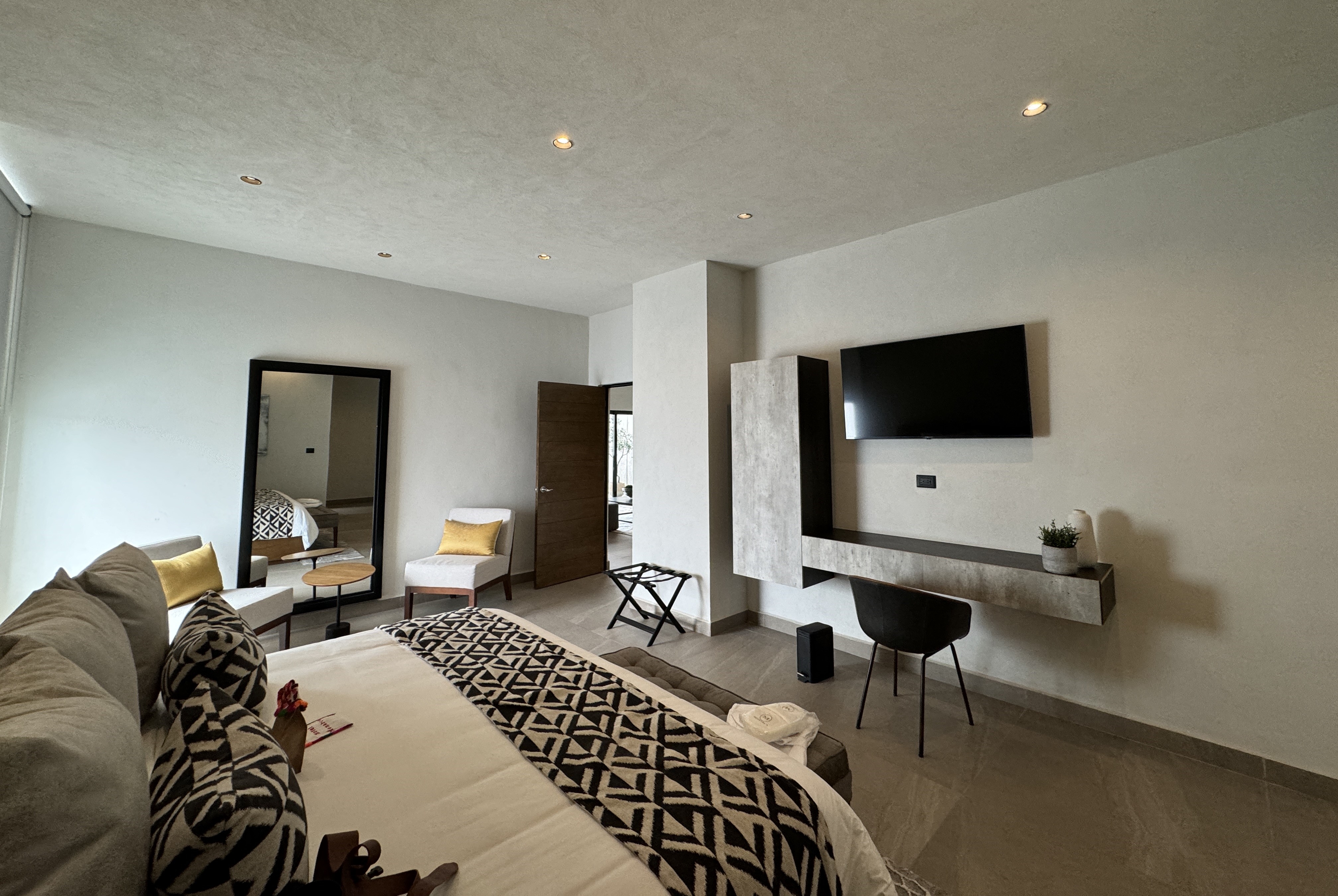 Guest room at the Esplendor by Wyndham San Luis Potosi in San Luis Potosi, Other than US/Canada