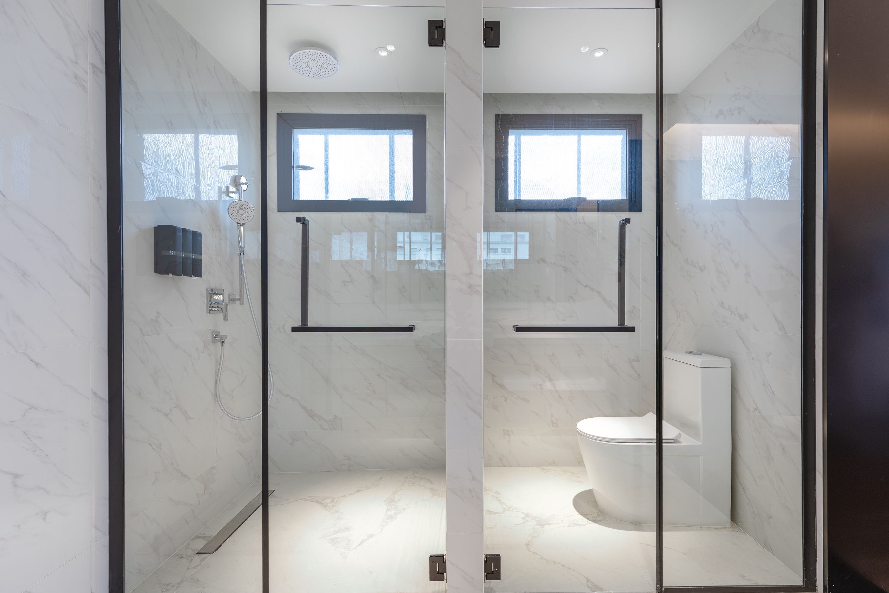 Guest room bath at the Wyndham Garden Sao Paulo Aclimacao in Sao Paulo, Other than US/Canada