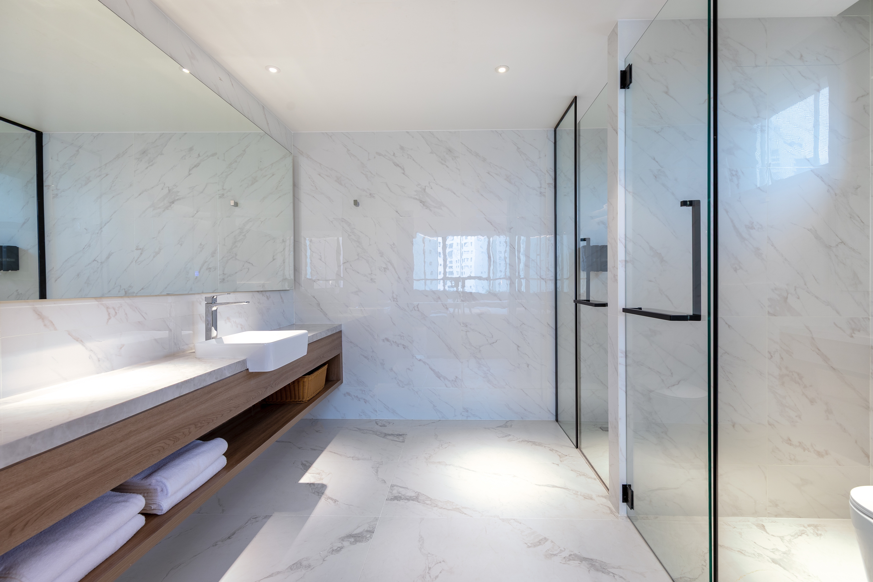 Guest room bath at the Wyndham Garden Sao Paulo Aclimacao in Sao Paulo, Other than US/Canada