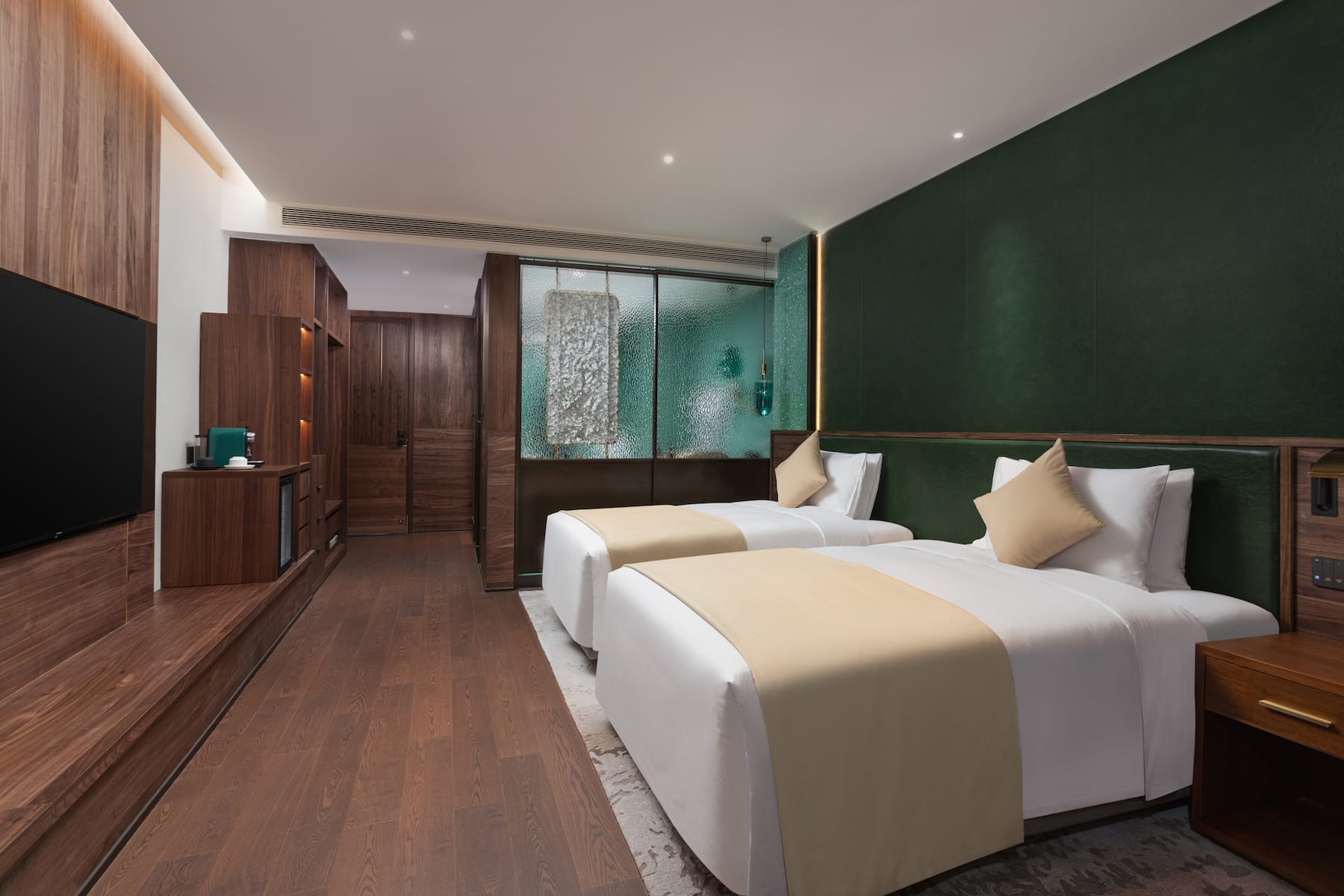 Guest room at the Wyndham Garden Qionglai Downtown in Chengdu, Other than US/Canada