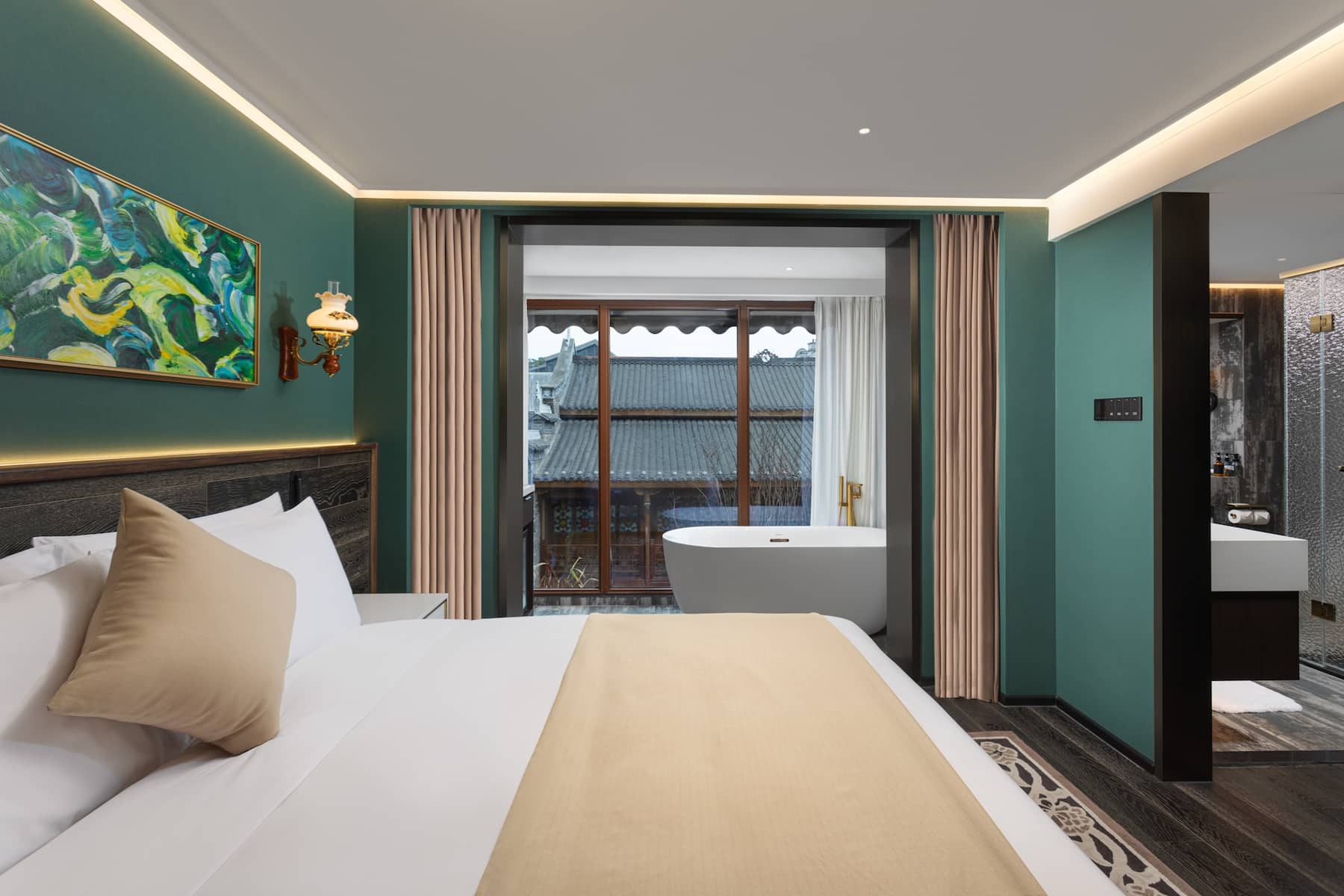 Guest room at the Wyndham Garden Qionglai Downtown in Chengdu, Other than US/Canada