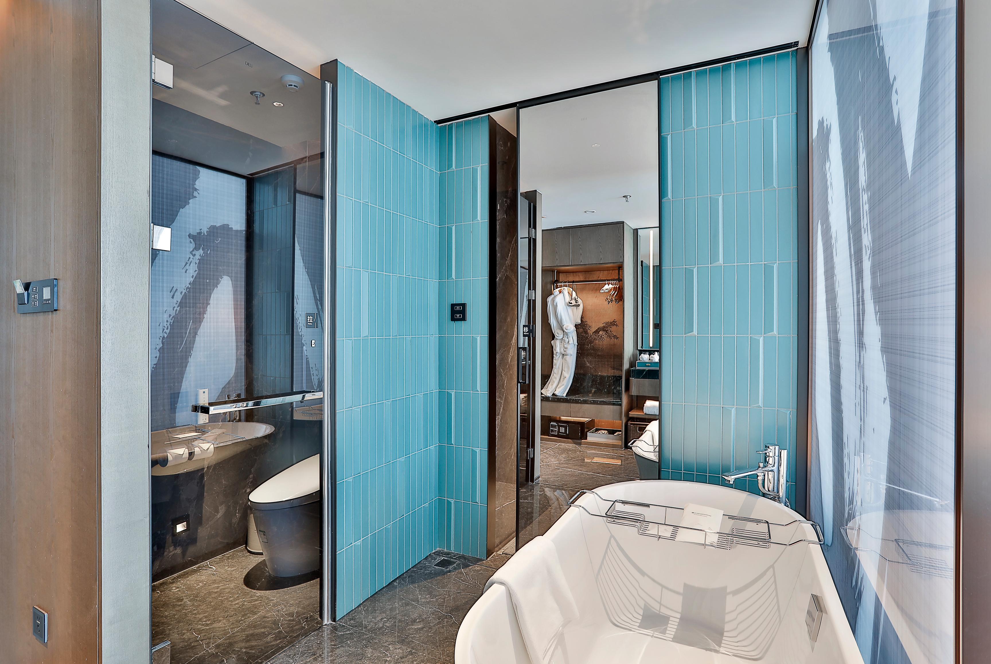 Guest room bath at the Wyndham Garden Hotel Xixi Hangzhou in Hangzhou, Other than US/Canada