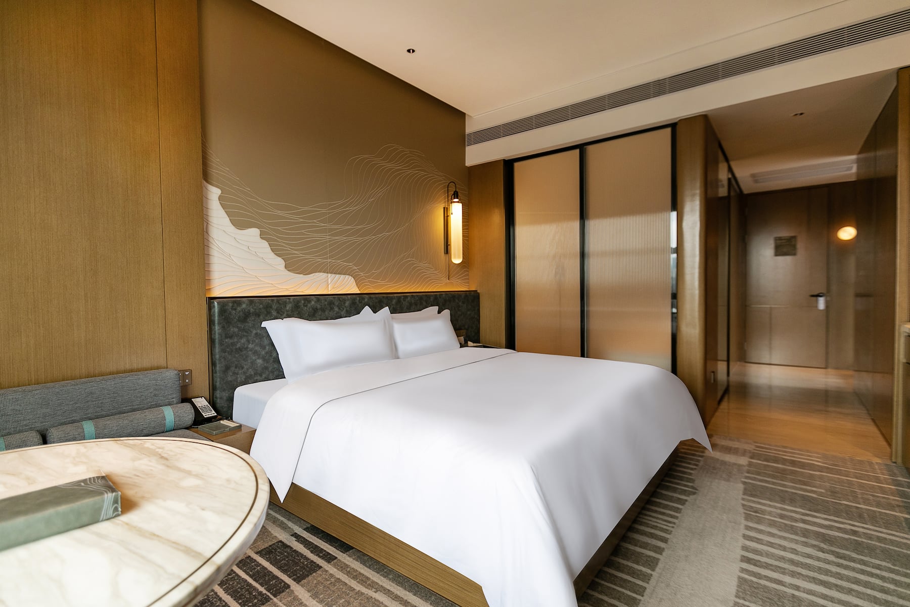 Guest room at the Wyndham Garden Gaozhou in Maoming, Other than US/Canada