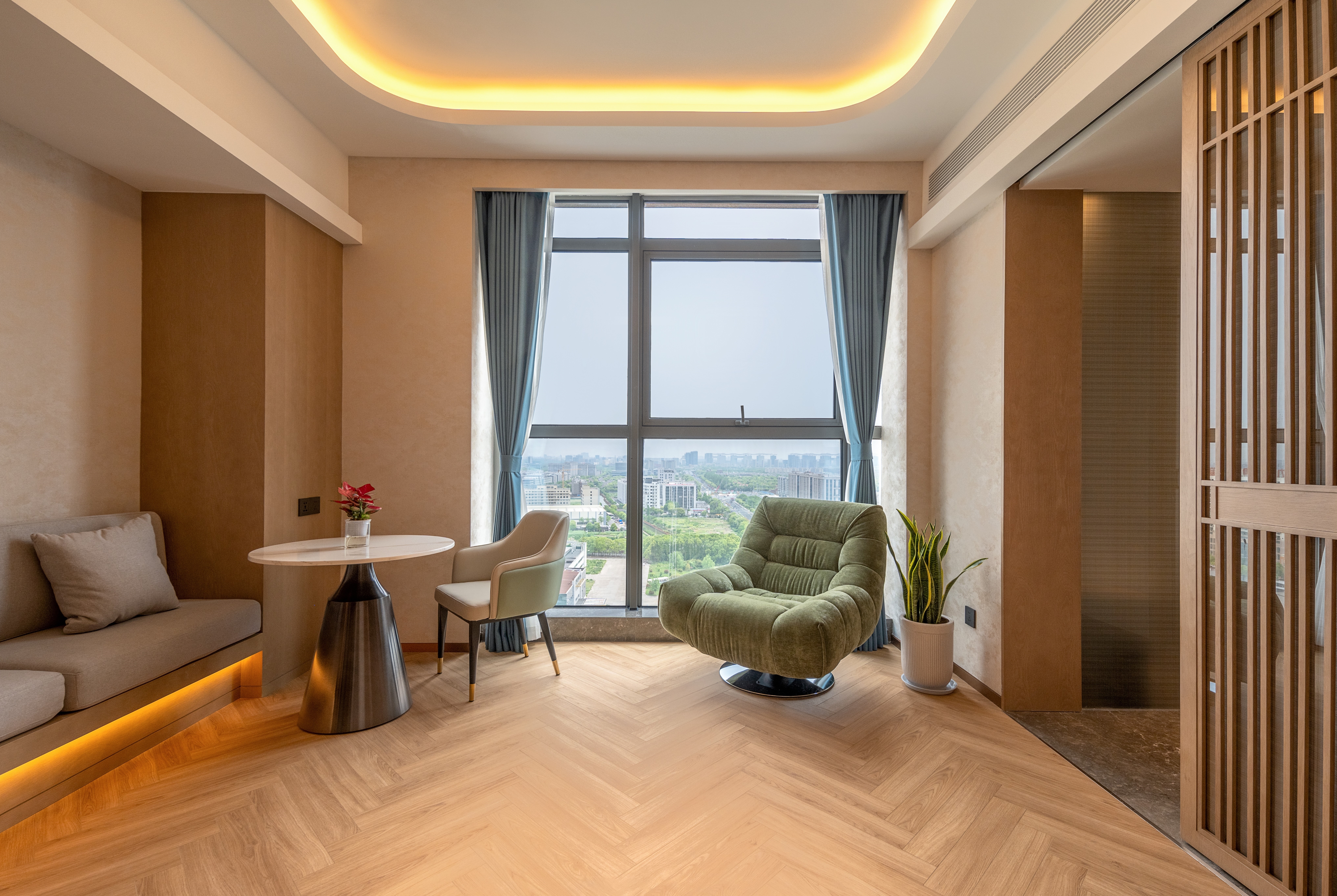 Double bed guest room at the Wyndham Garden Shanghai Songjiang in Shanghai, Other than US/Canada