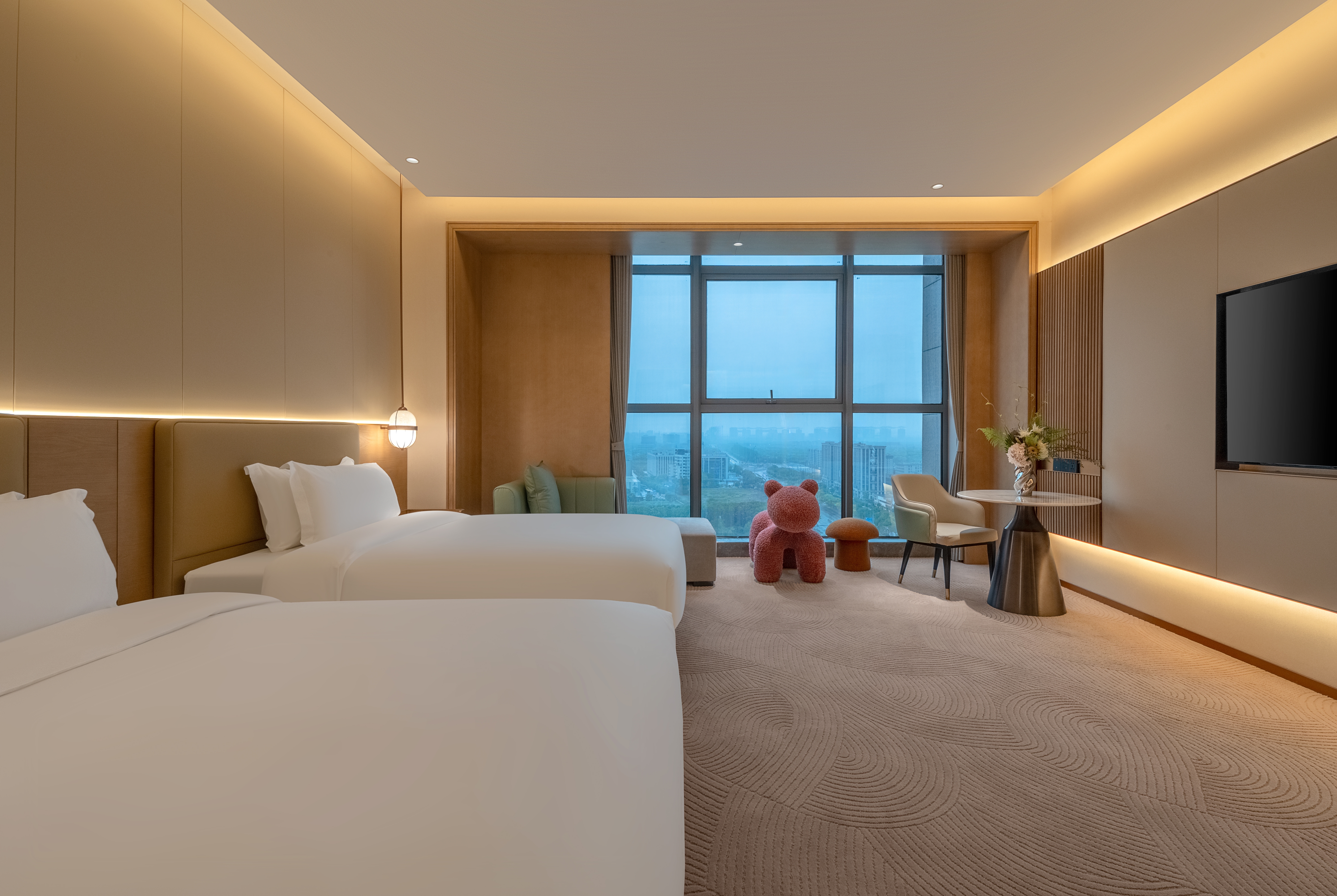 Double bed guest room at the Wyndham Garden Shanghai Songjiang in Shanghai, Other than US/Canada