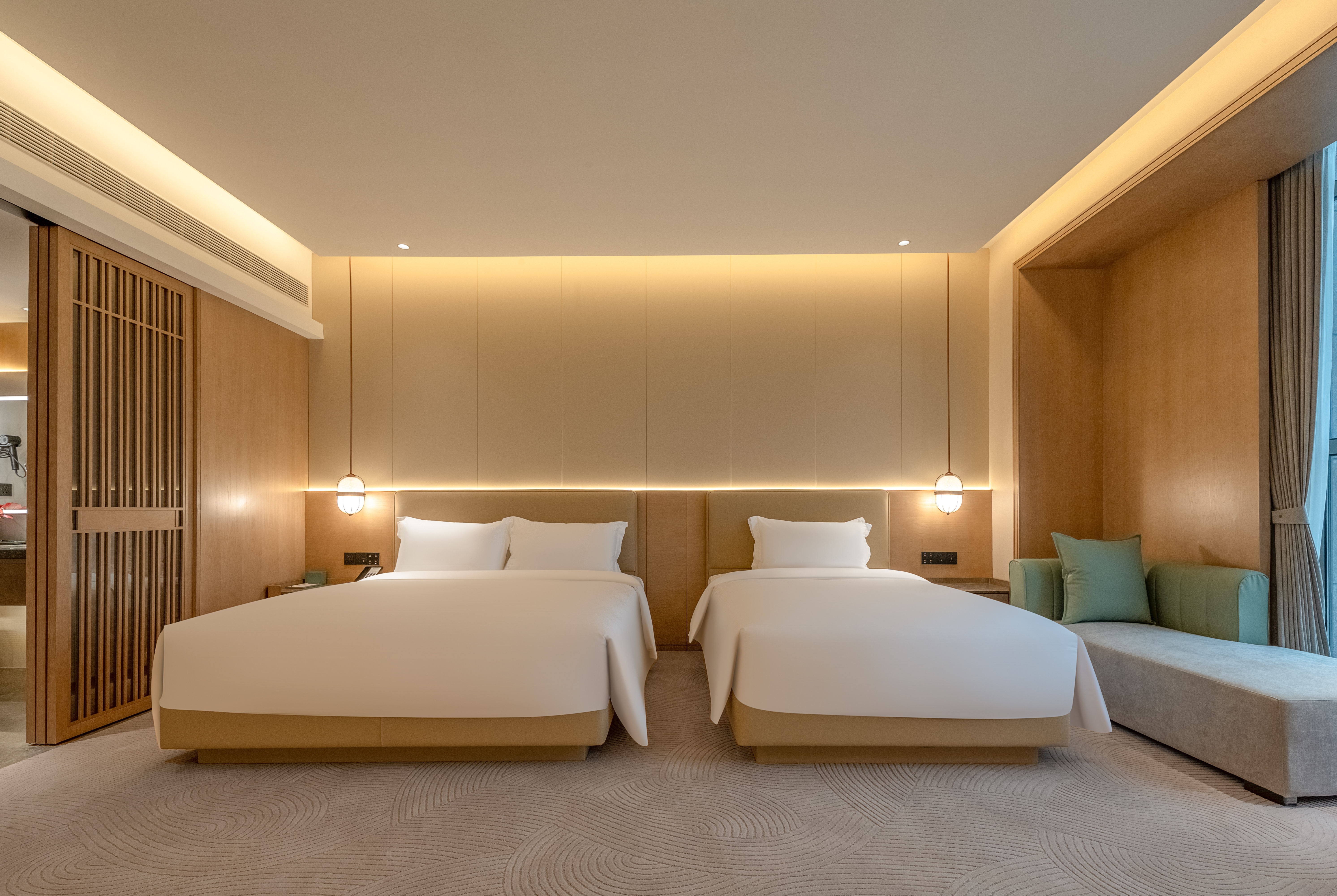 Double bed guest room at the Wyndham Garden Shanghai Songjiang in Shanghai, Other than US/Canada