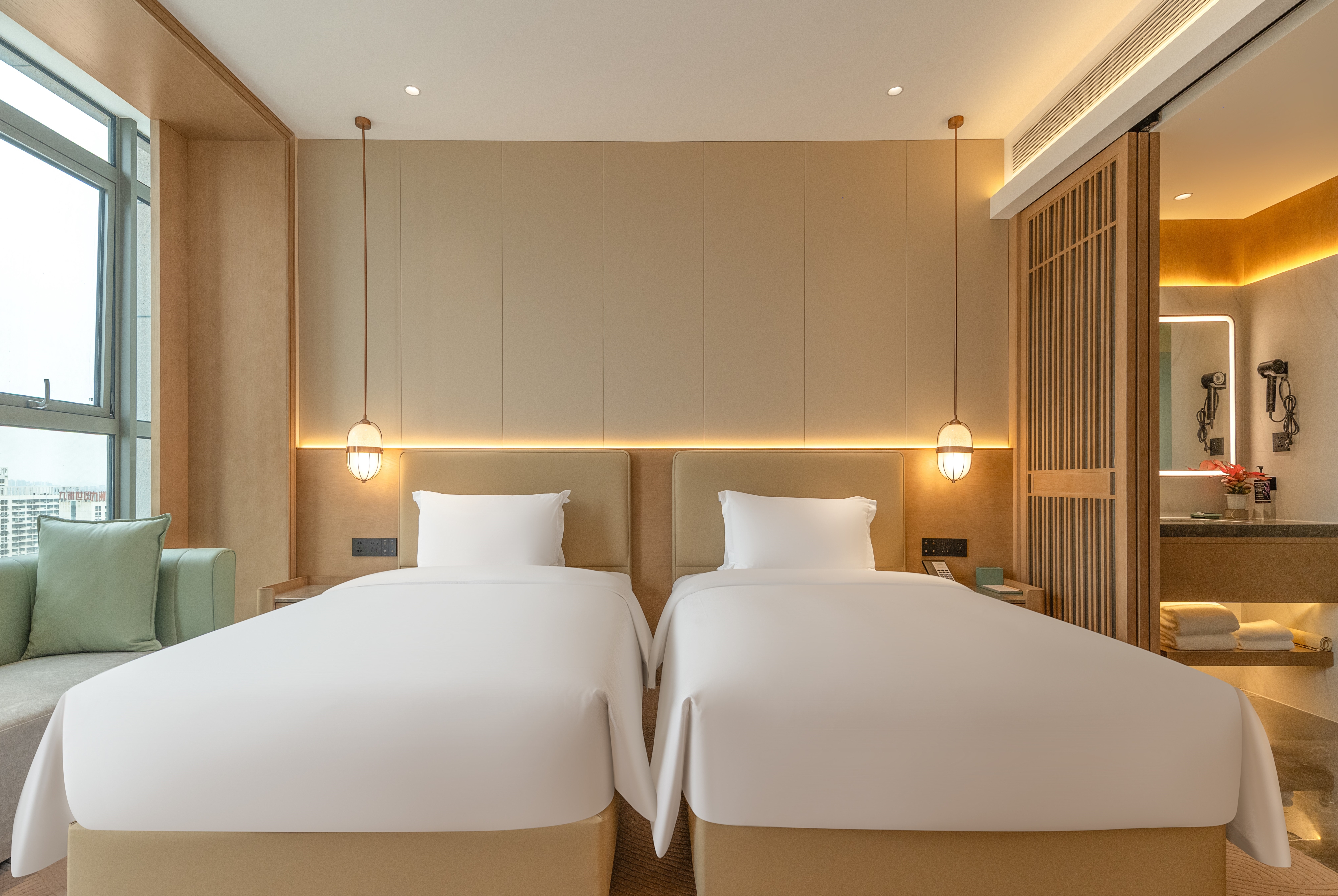 Double bed guest room at the Wyndham Garden Shanghai Songjiang in Shanghai, Other than US/Canada