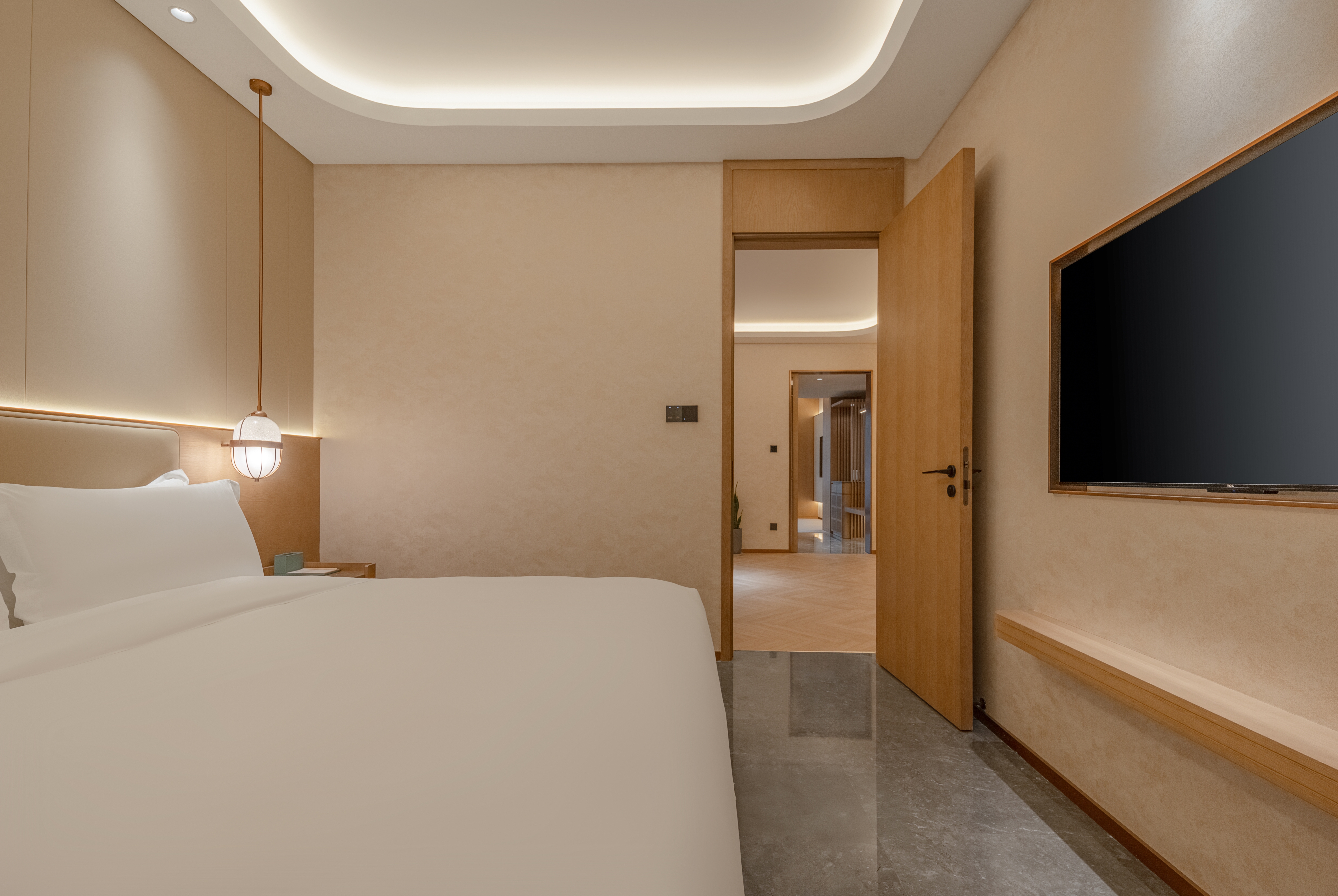 King bed guest room at the Wyndham Garden Shanghai Songjiang in Shanghai, Other than US/Canada