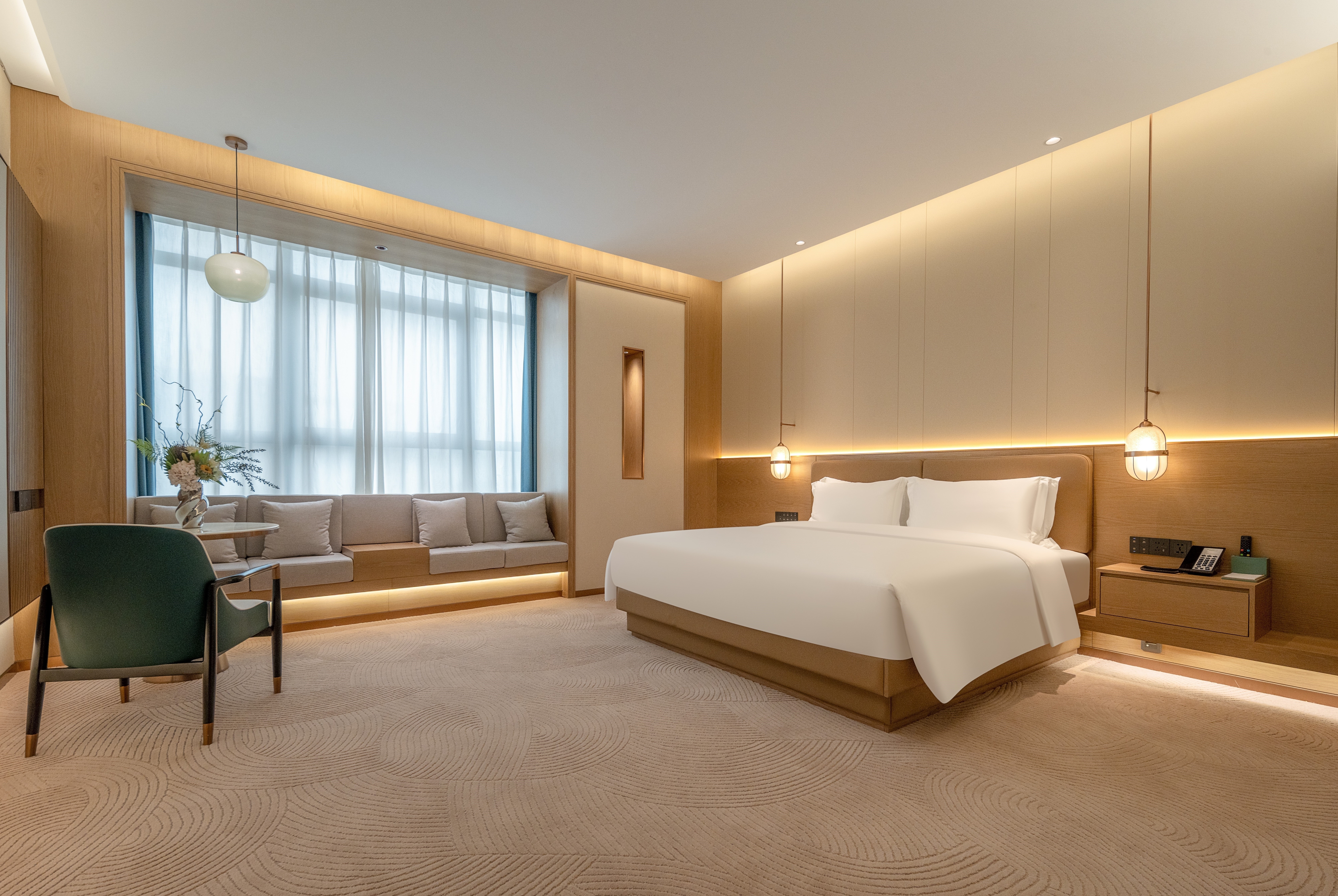 King bed guest room at the Wyndham Garden Shanghai Songjiang in Shanghai, Other than US/Canada